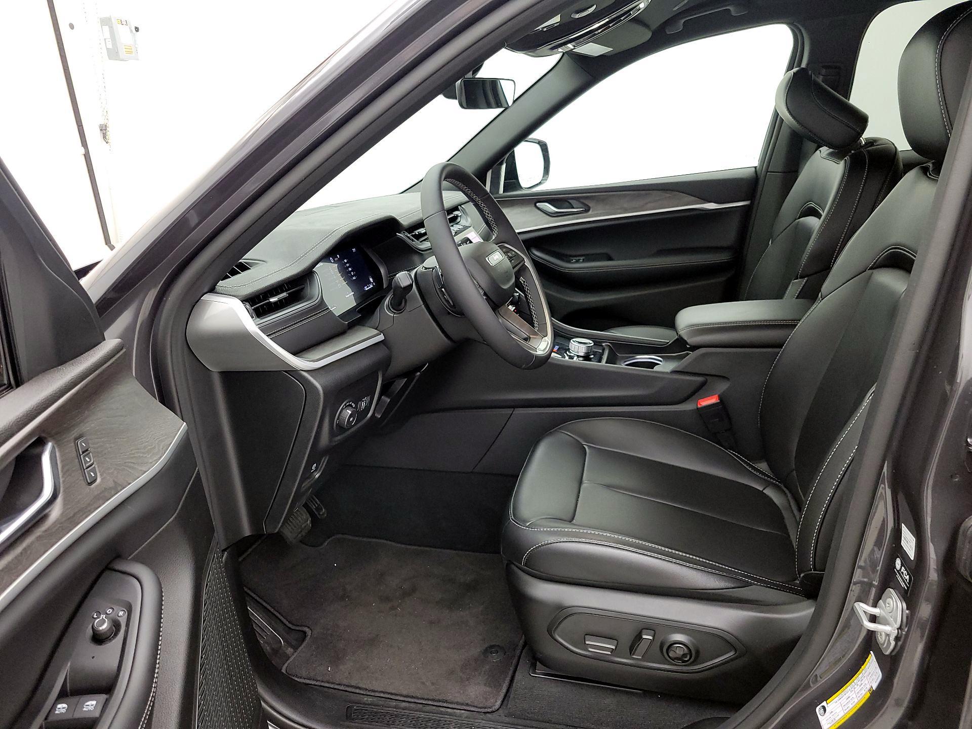 Thumbnail: 2025 Jeep Grand Cherokee - 19