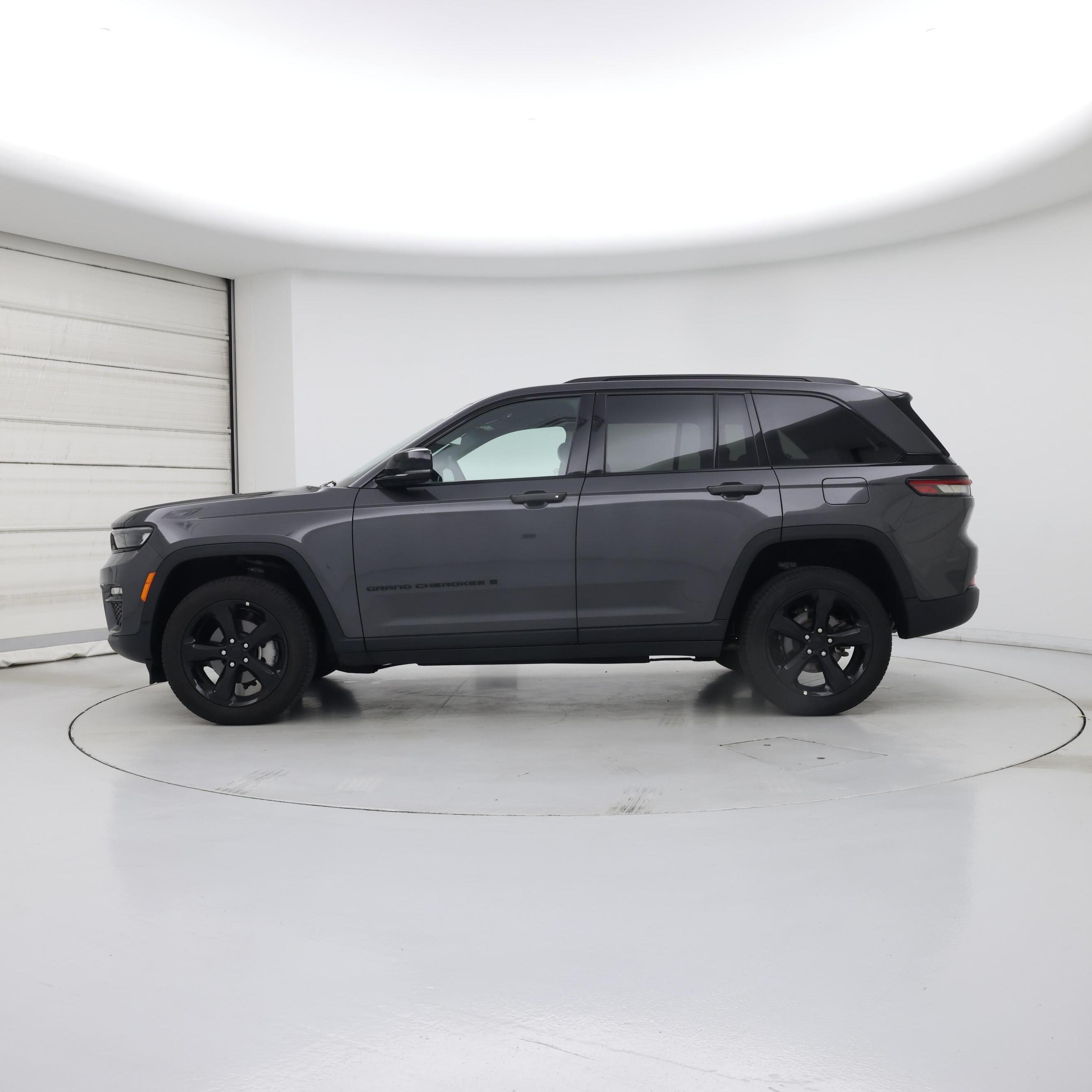 Thumbnail: 2025 Jeep Grand Cherokee - 3
