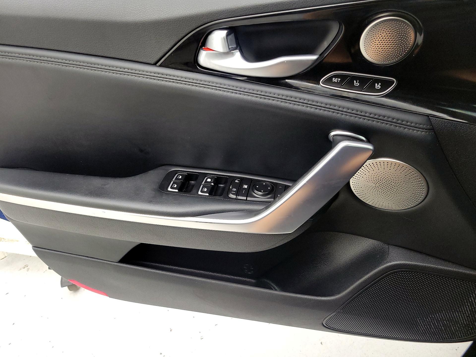 Thumbnail: 2018 Kia Stinger - 12