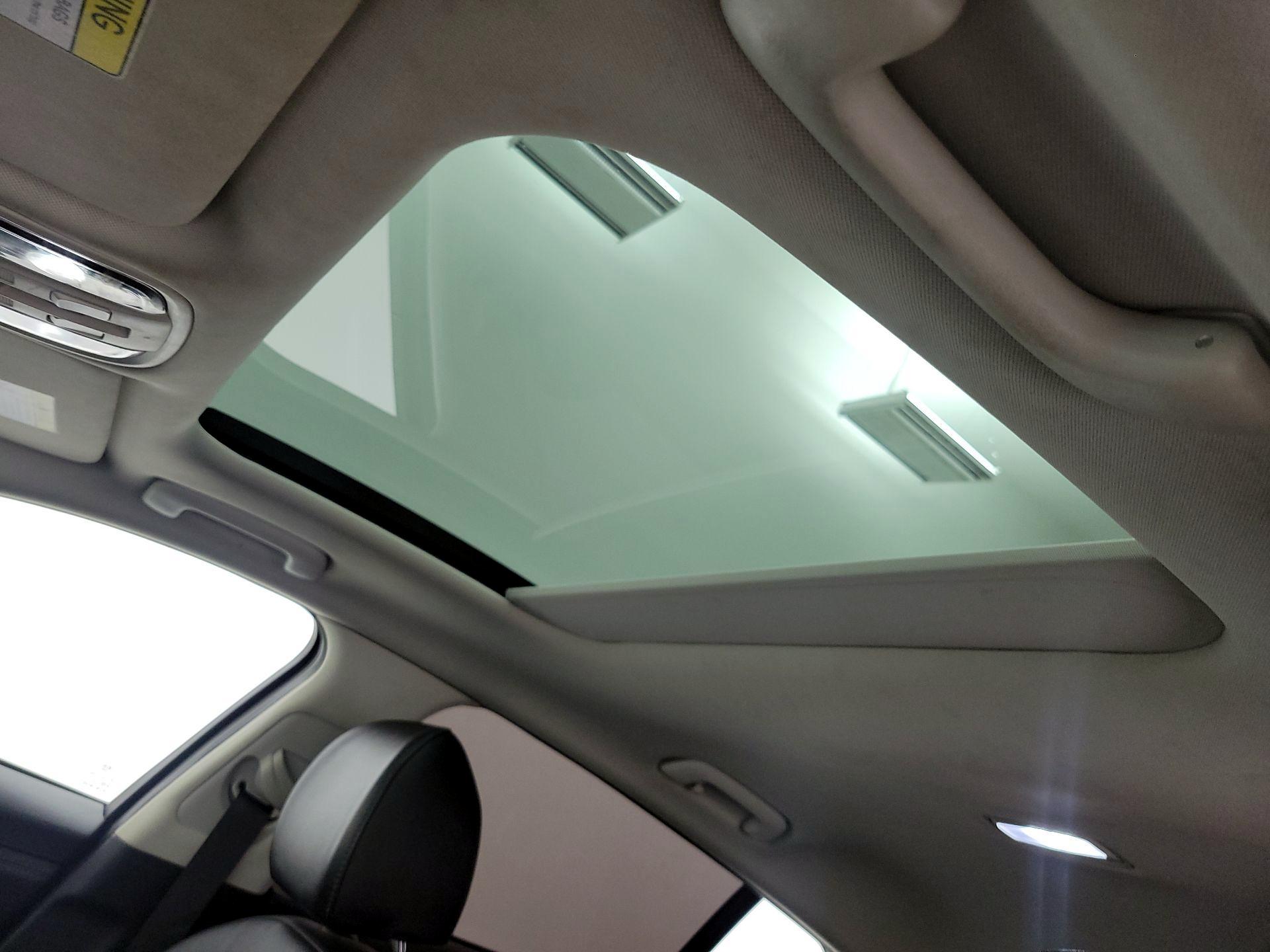 Thumbnail: 2018 Kia Stinger - 18