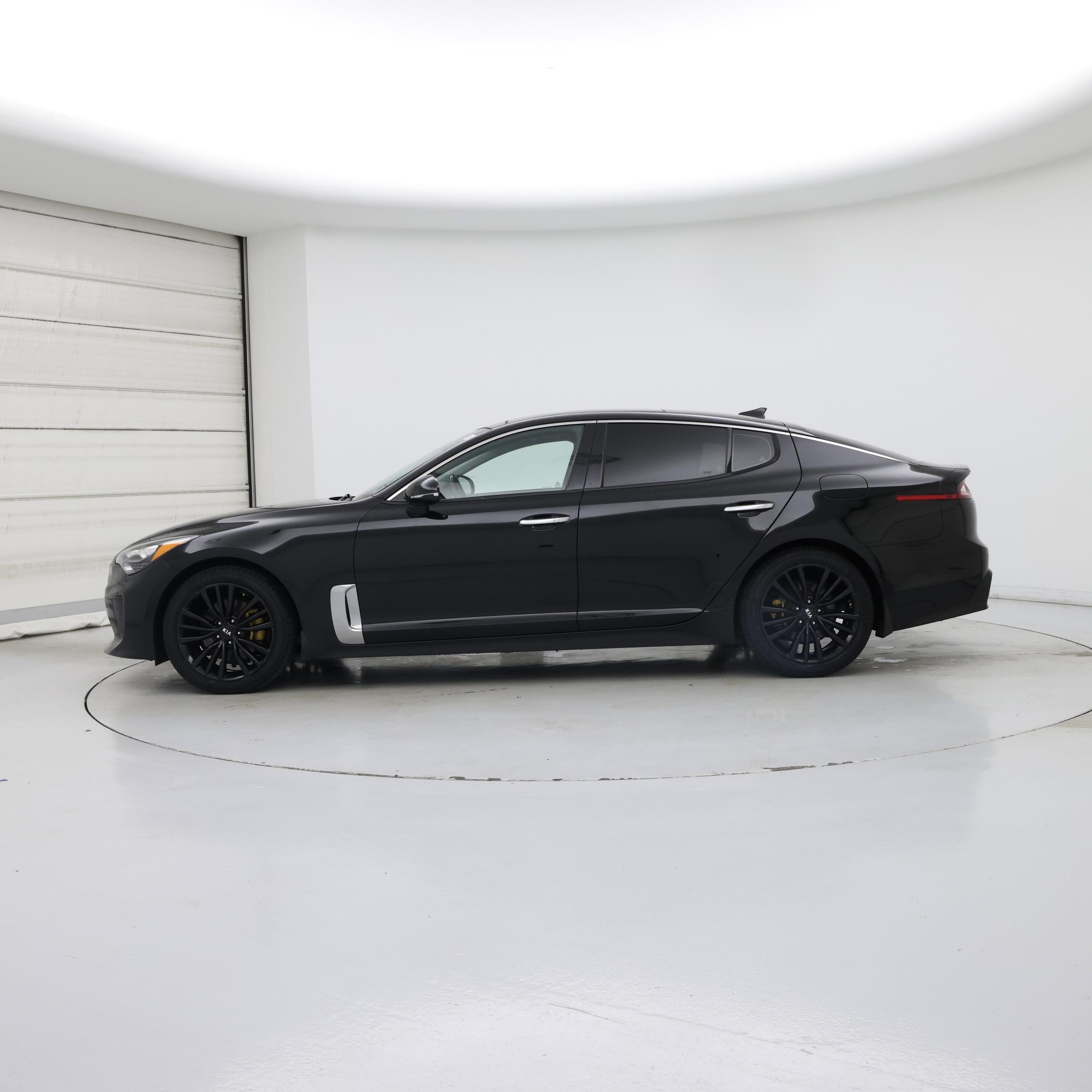 Thumbnail: 2018 Kia Stinger - 3