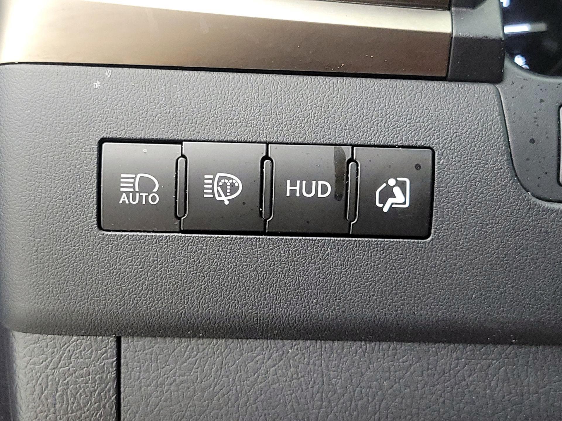 Thumbnail: 2020 Lexus LX - 13
