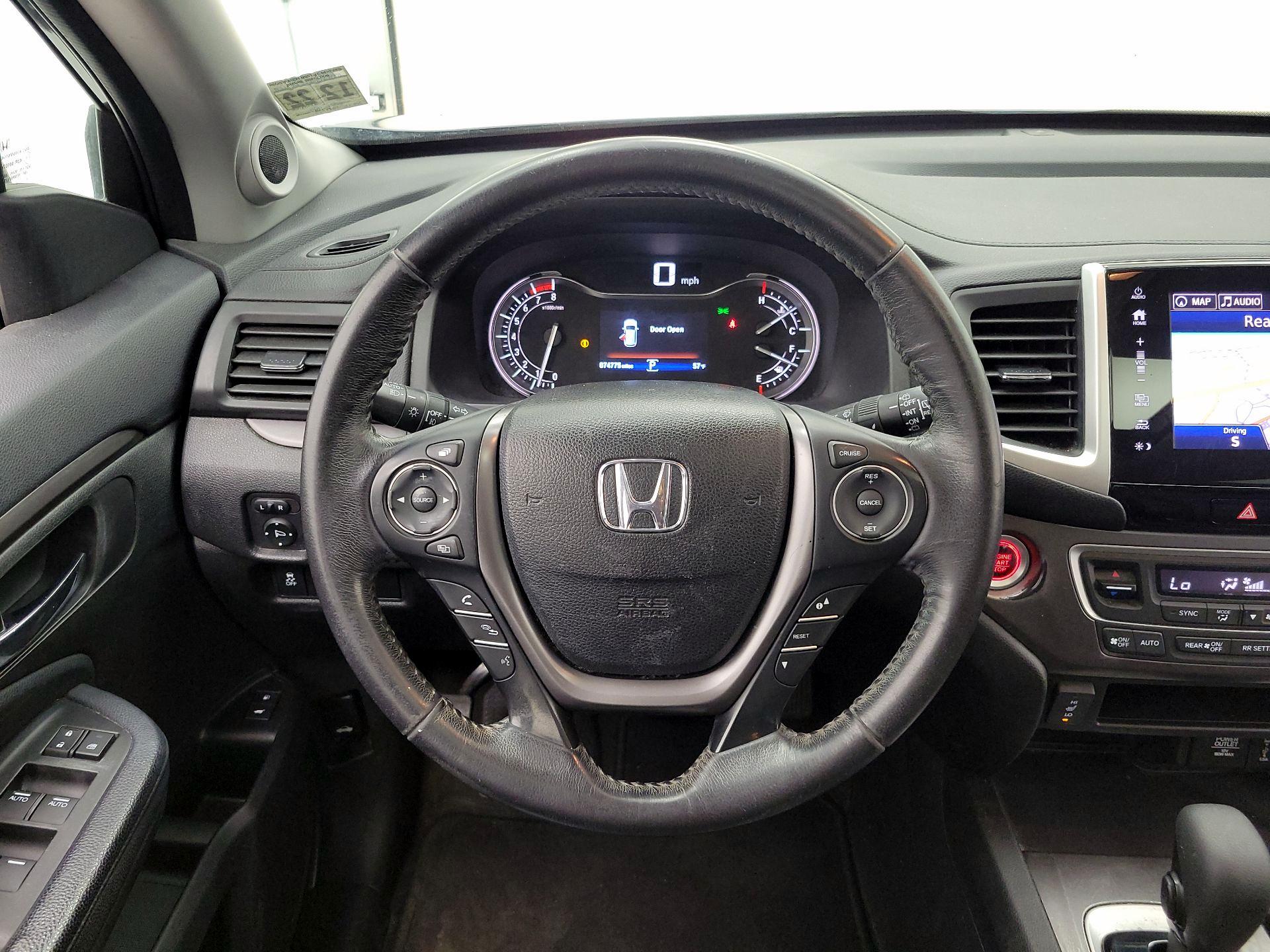 Thumbnail: 2017 Honda Pilot - 10