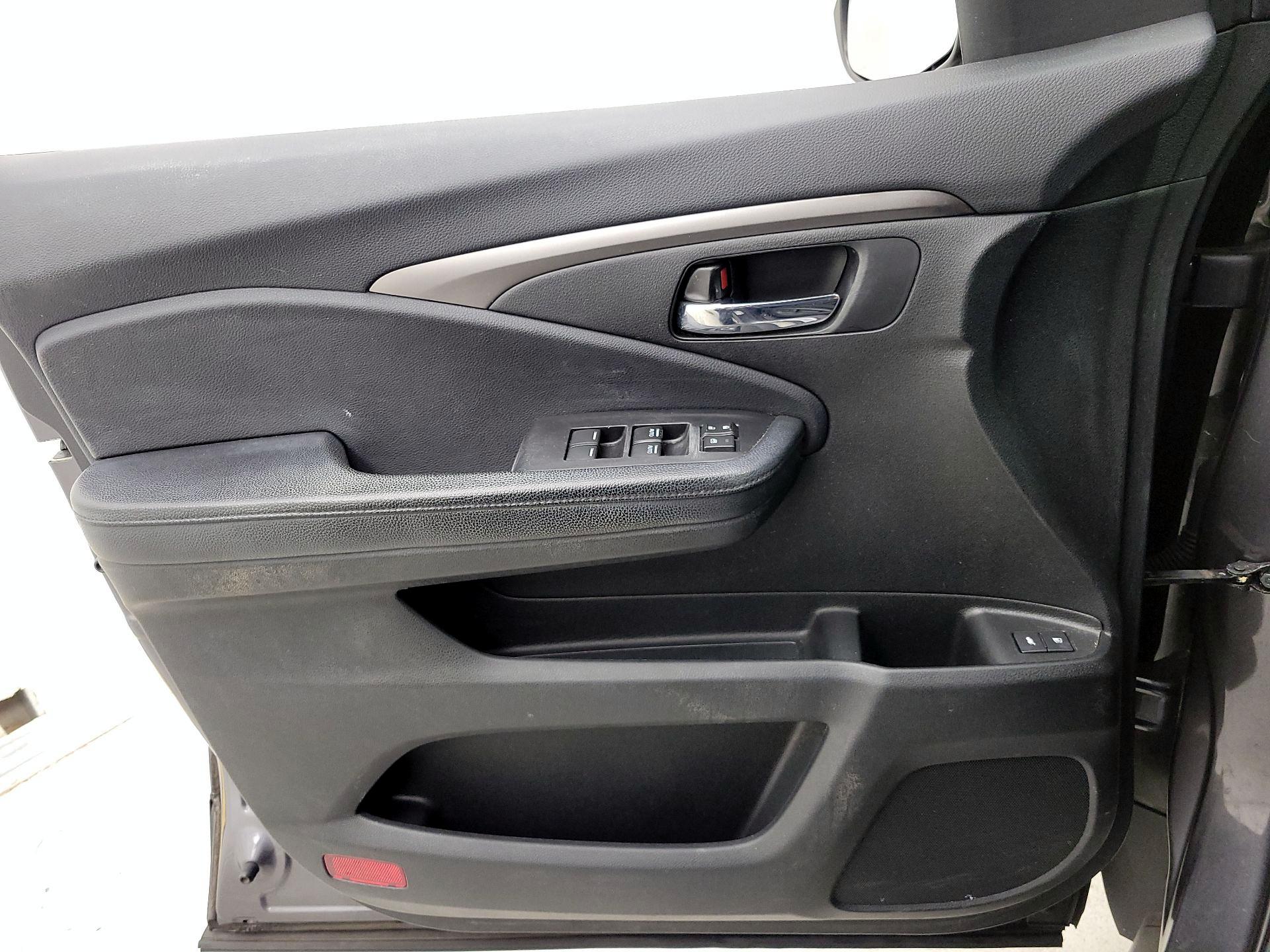 Thumbnail: 2017 Honda Pilot - 12