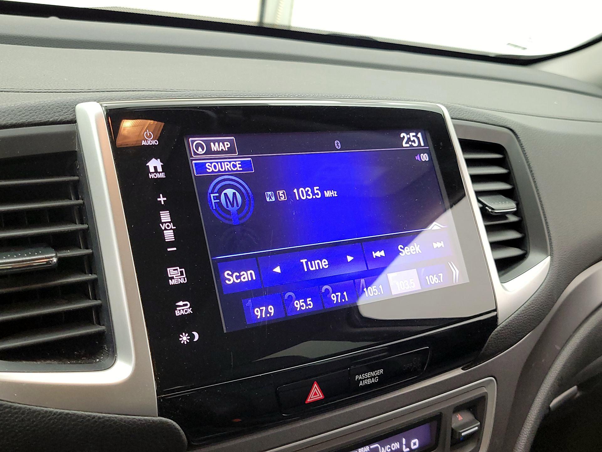 Thumbnail: 2017 Honda Pilot - 16
