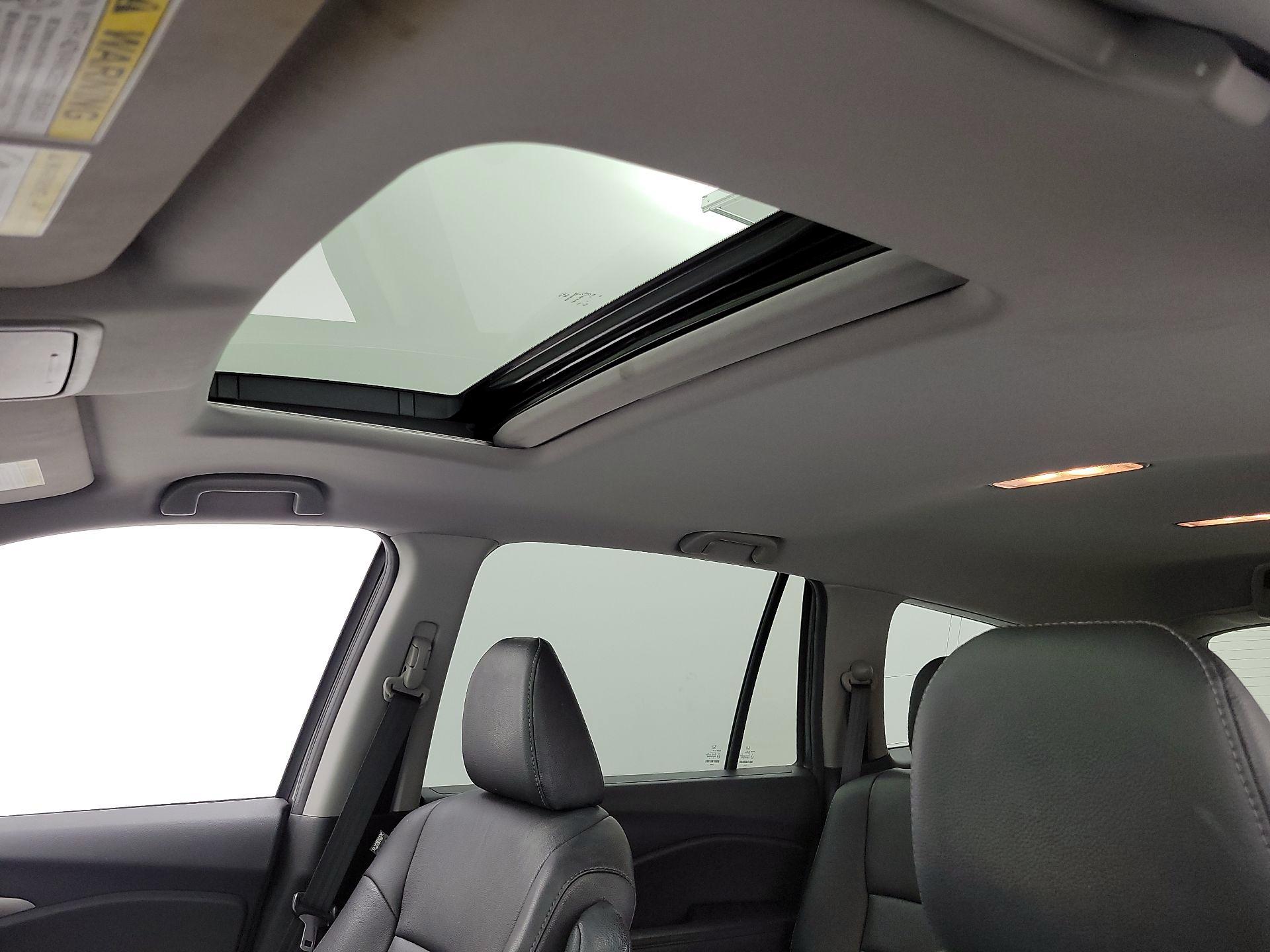 Thumbnail: 2017 Honda Pilot - 20