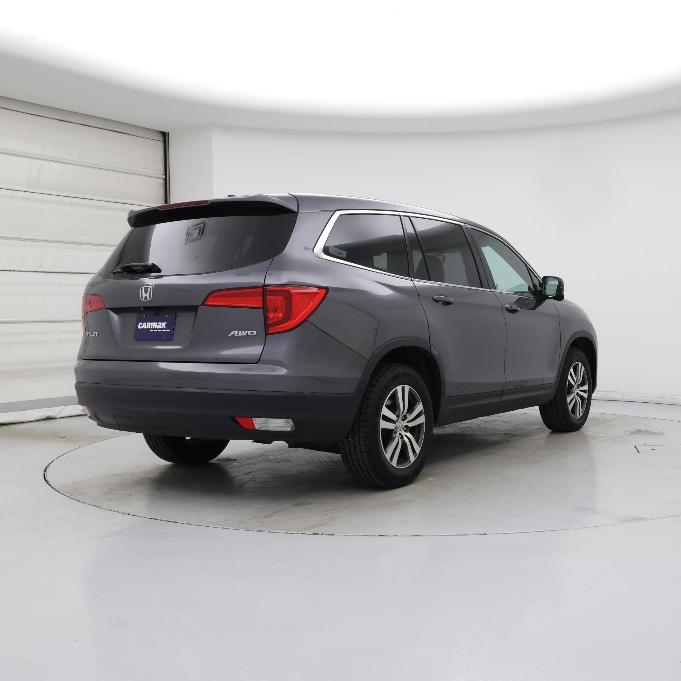 Thumbnail: 2017 Honda Pilot - 8