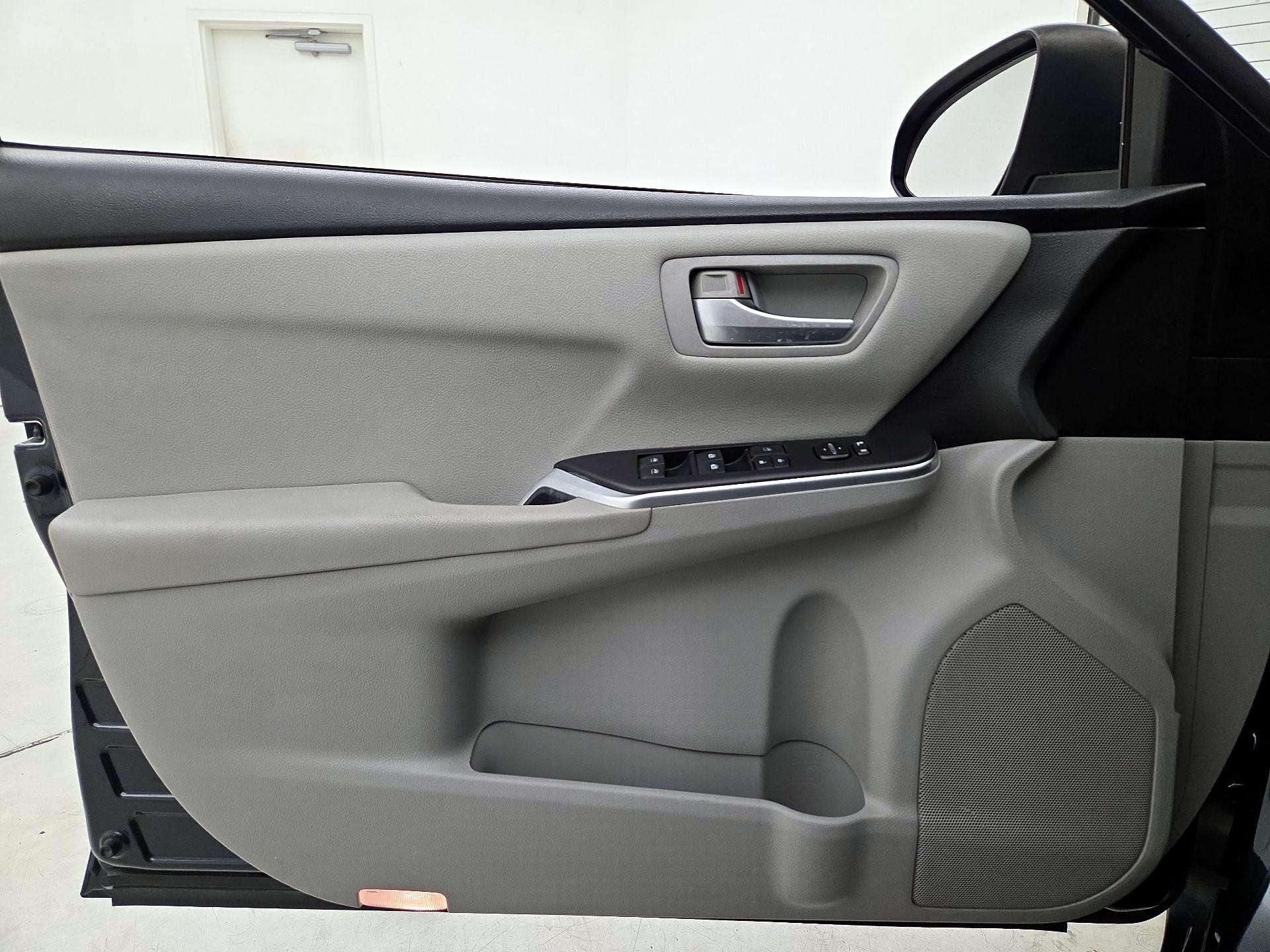 Thumbnail: 2017 Toyota Camry - 12
