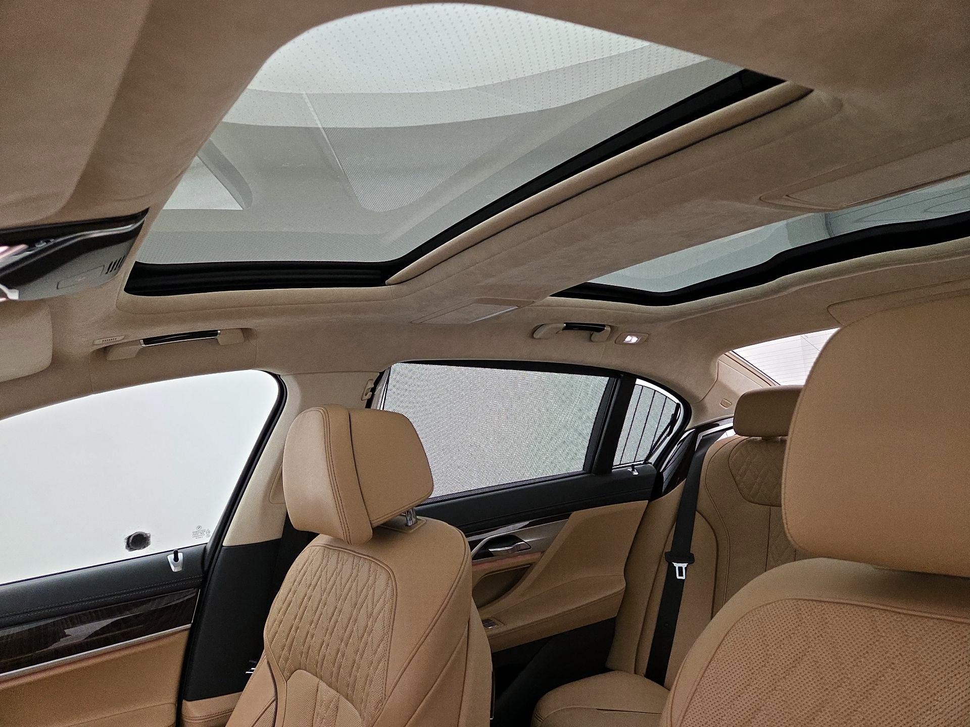 Thumbnail: 2017 BMW 7 Series - 19