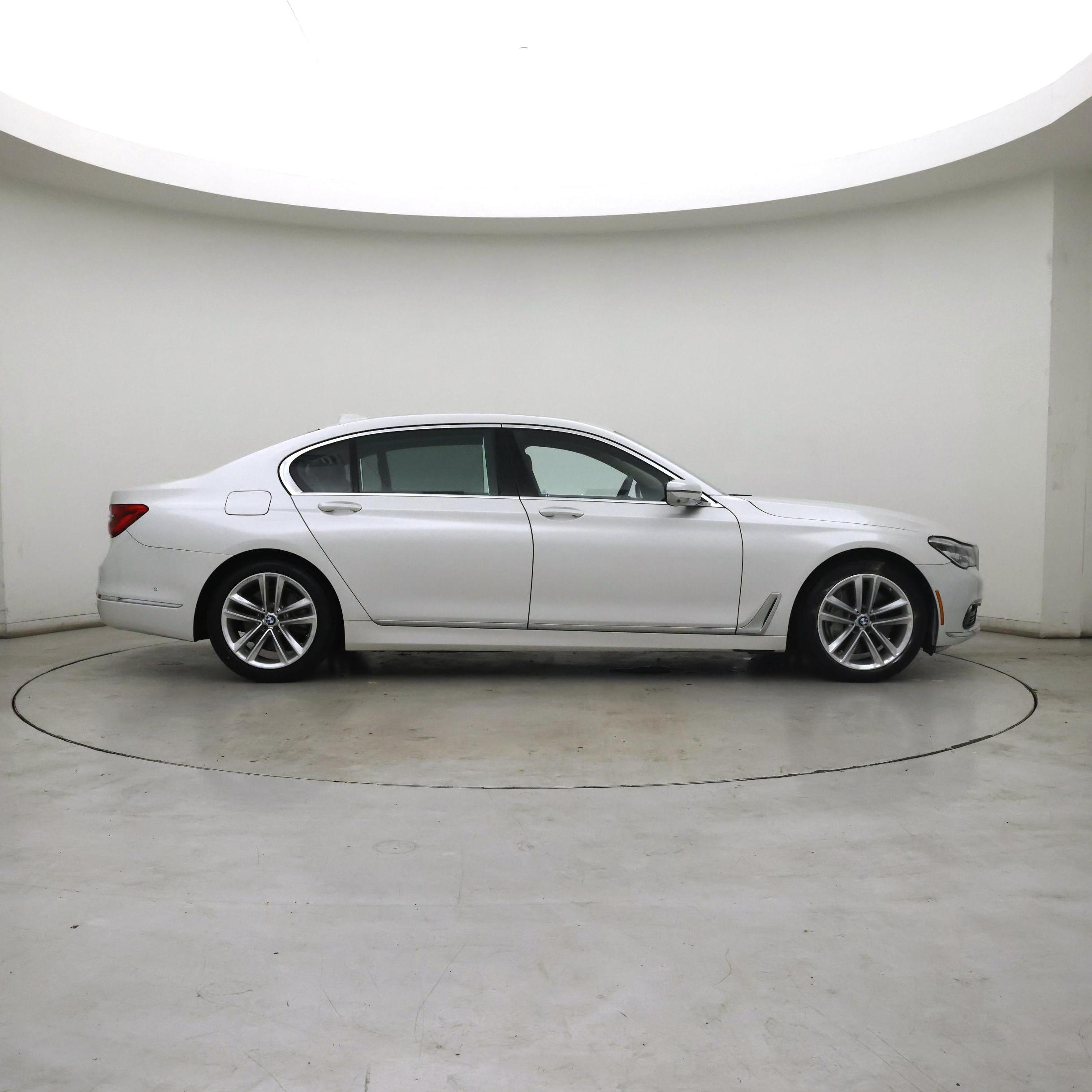 Thumbnail: 2017 BMW 7 Series - 7