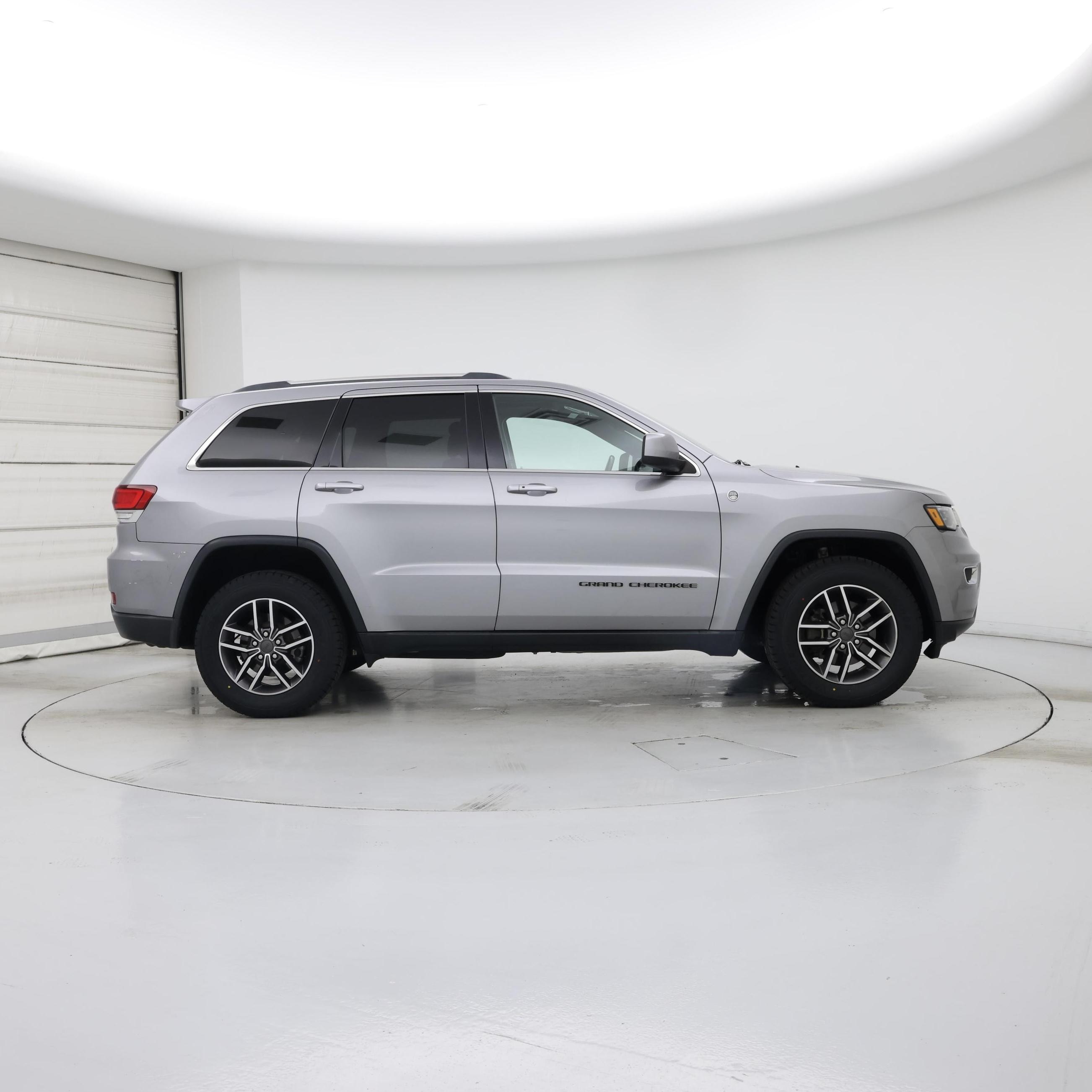 Thumbnail: 2020 Jeep Grand Cherokee - 7
