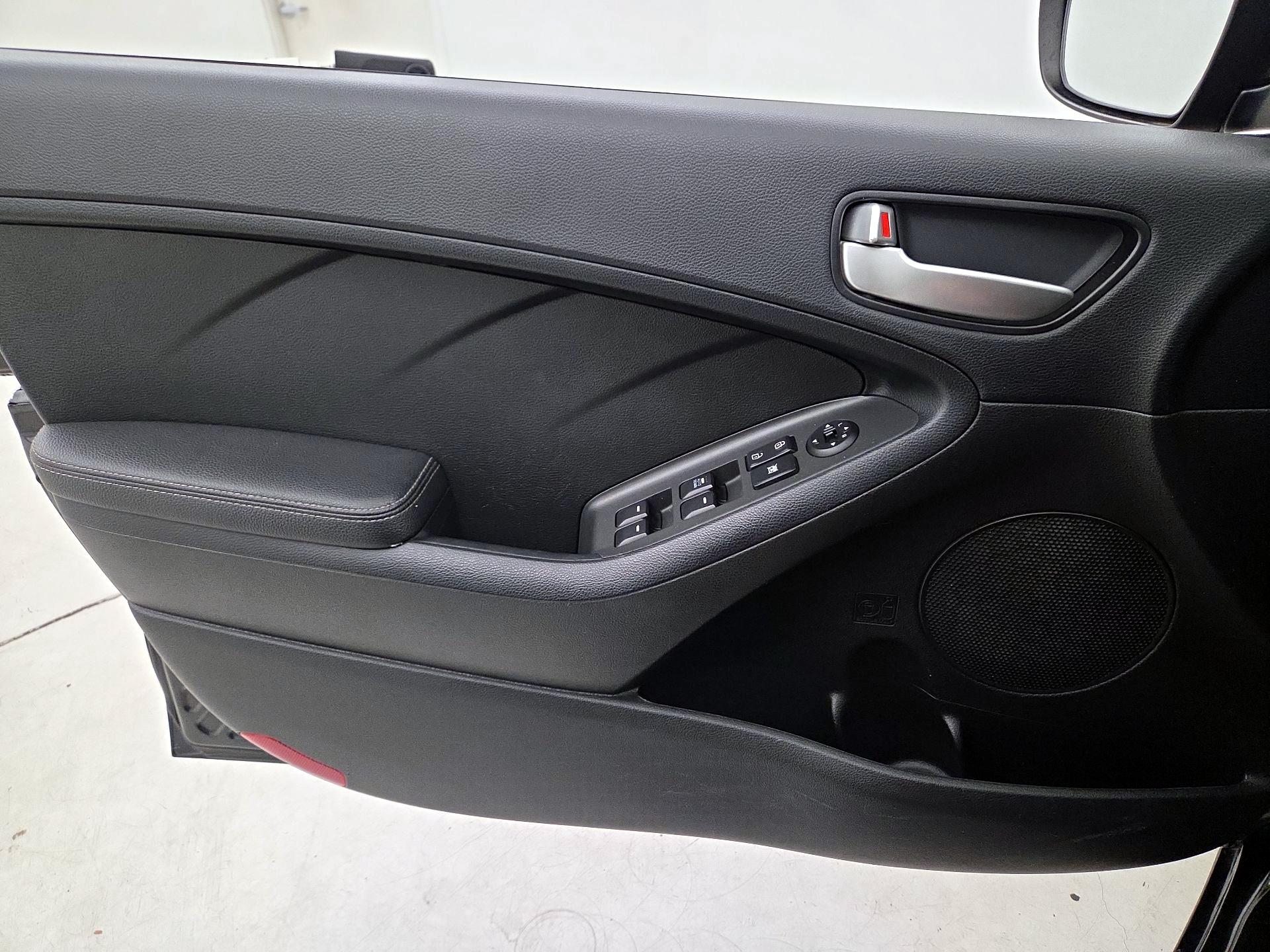 Thumbnail: 2018 Kia Forte - 12