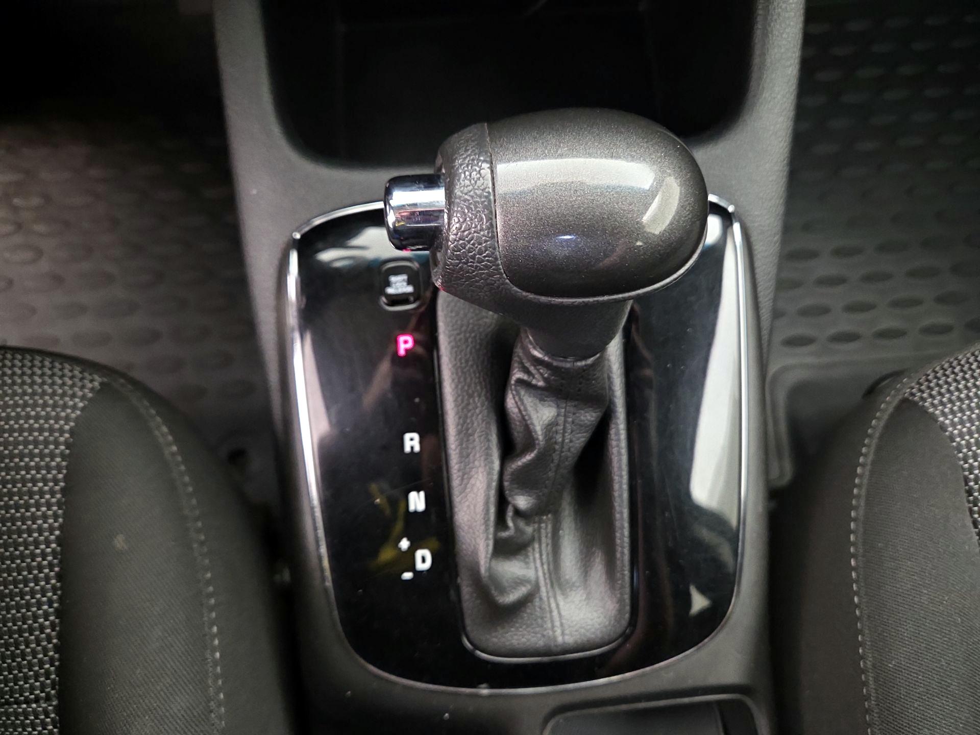 Thumbnail: 2018 Kia Forte - 16