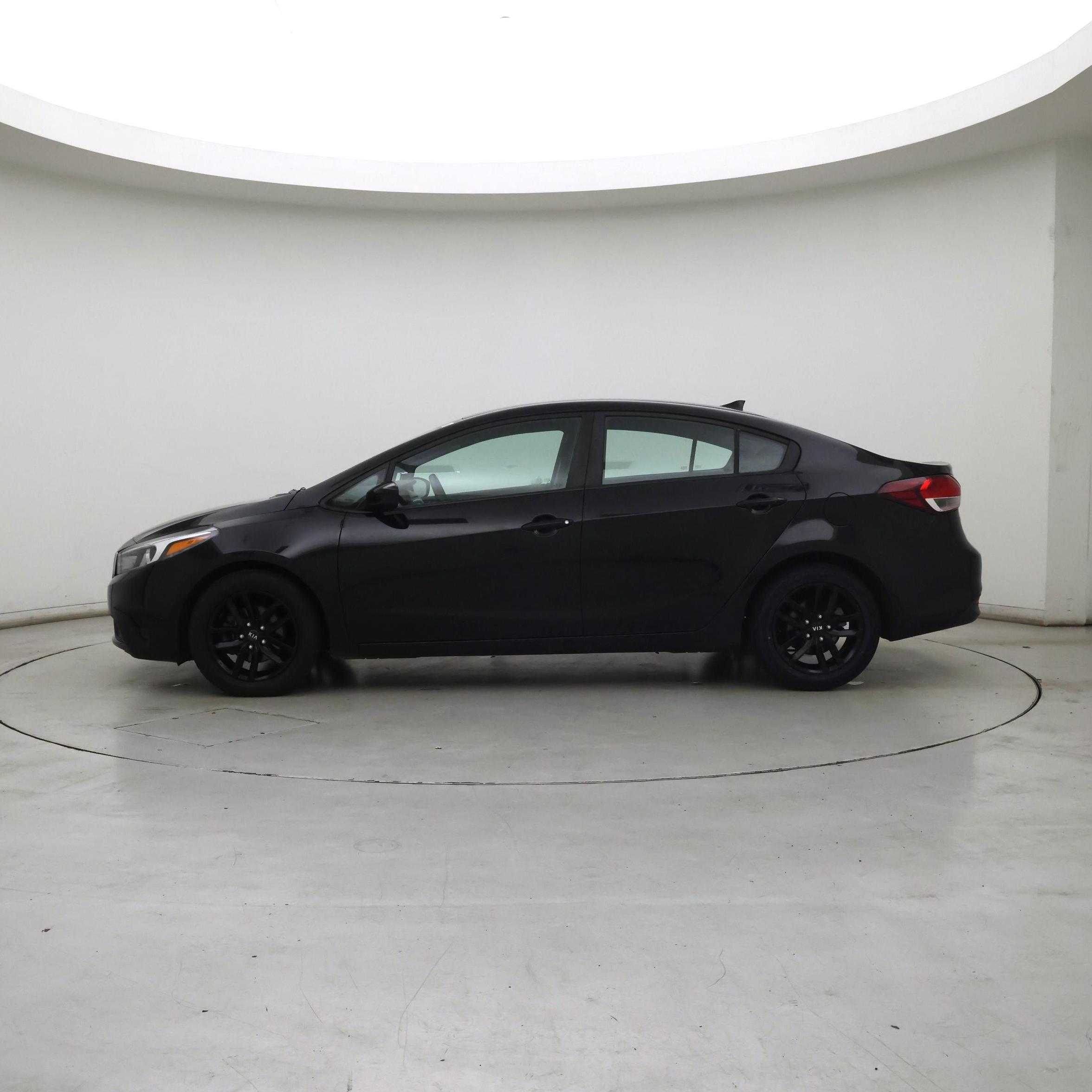 Thumbnail: 2018 Kia Forte - 3