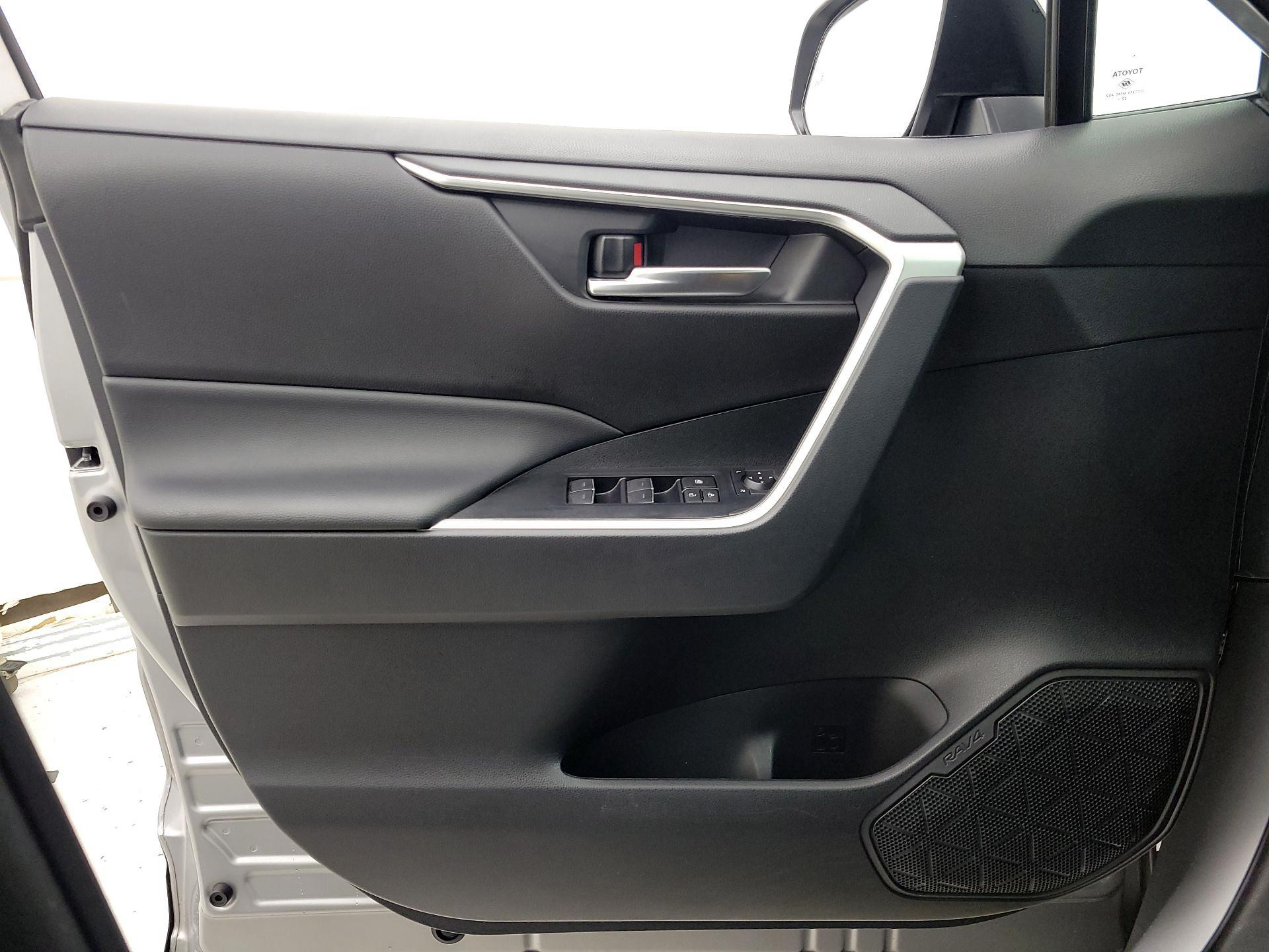 Thumbnail: 2023 Toyota RAV4 - 12