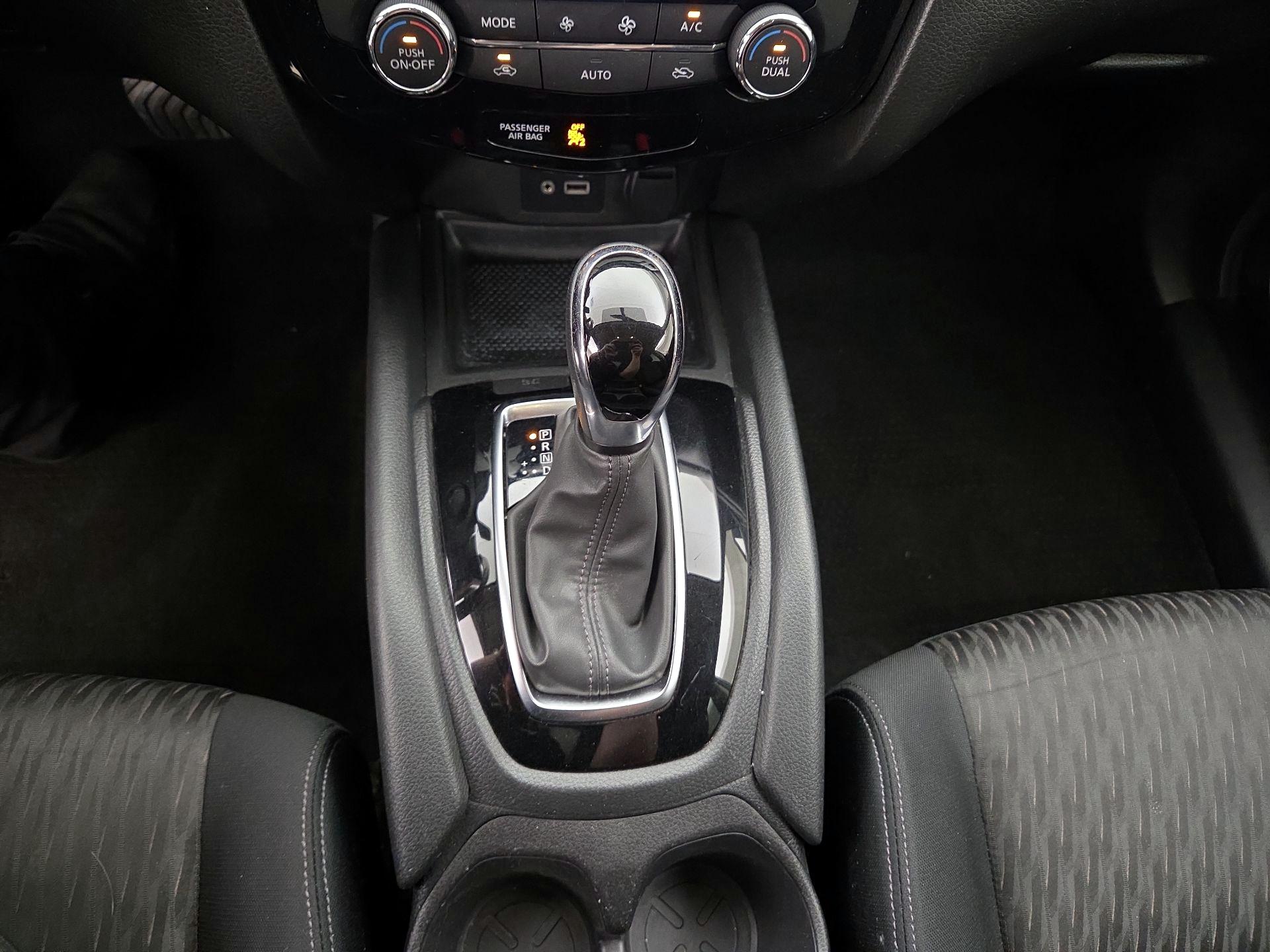 Thumbnail: 2018 Nissan Rogue - 17