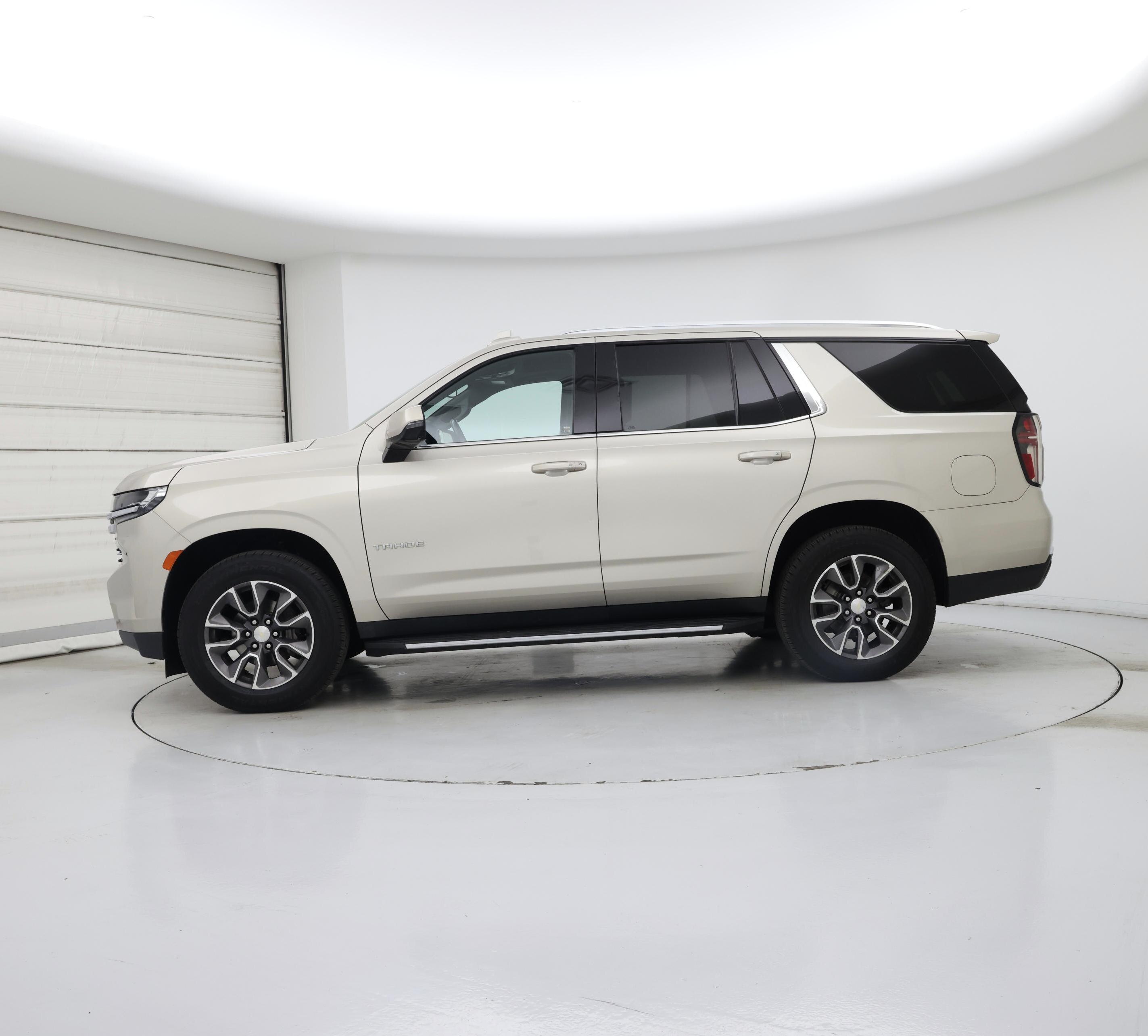 Thumbnail: 2021 Chevrolet Tahoe - 3