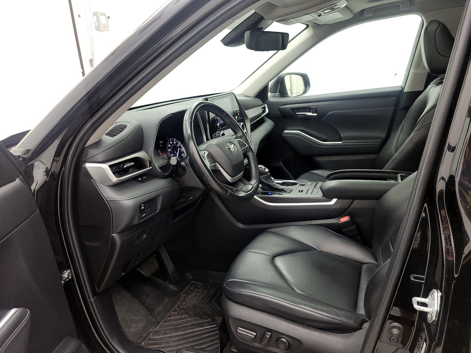 2022 Toyota Highlander XLE - Photo 12