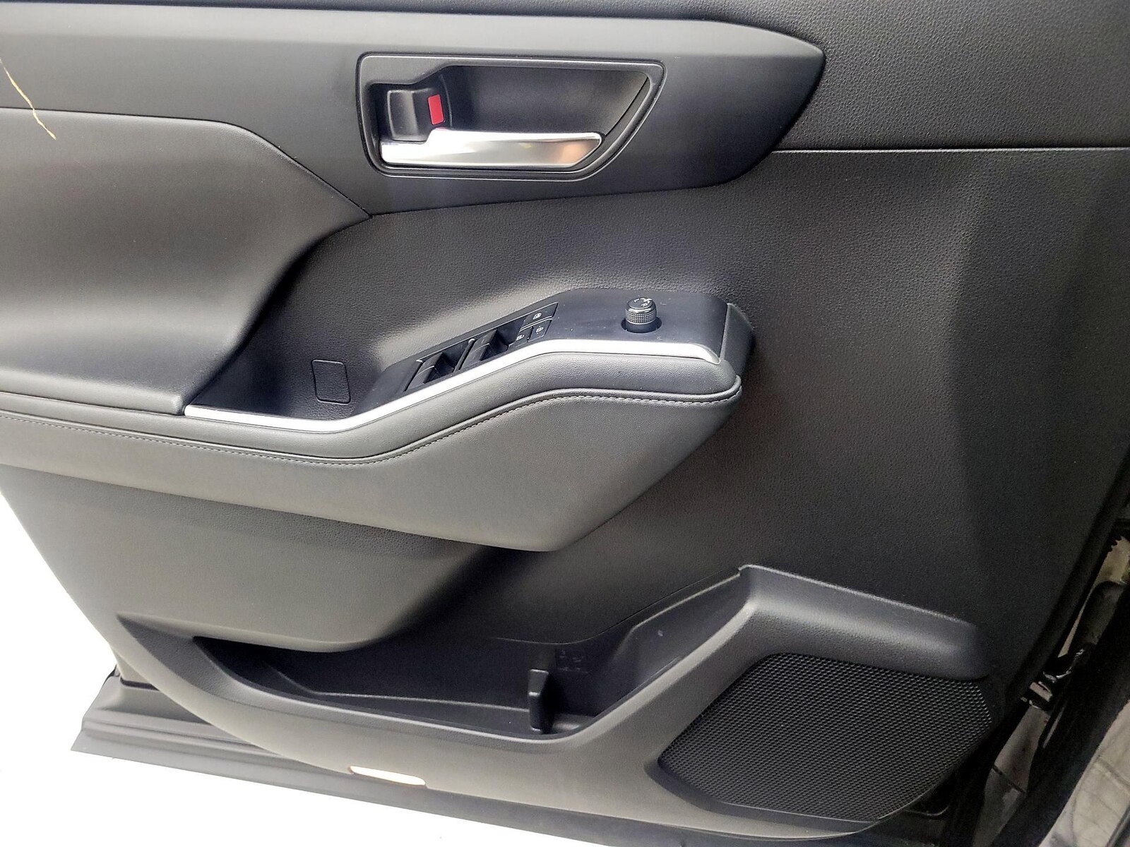 2022 Toyota Highlander XLE - Photo 13