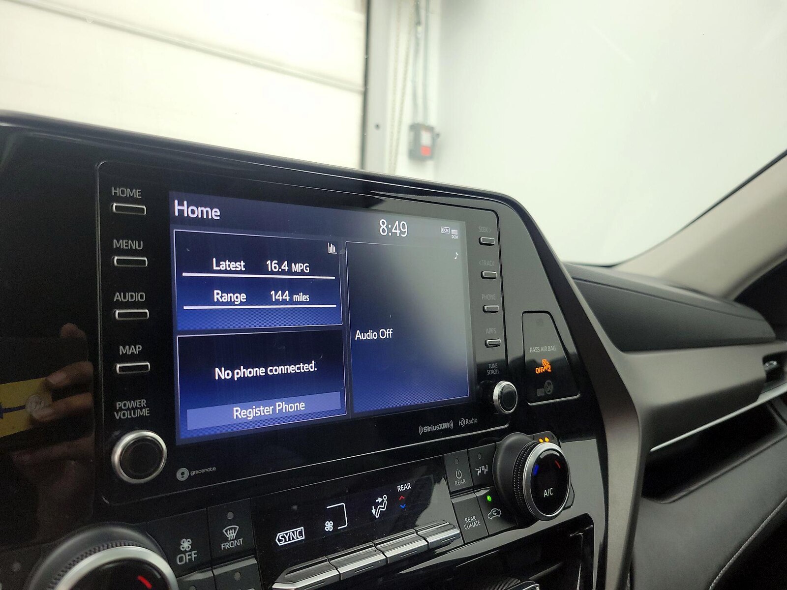 2022 Toyota Highlander XLE - Photo 16