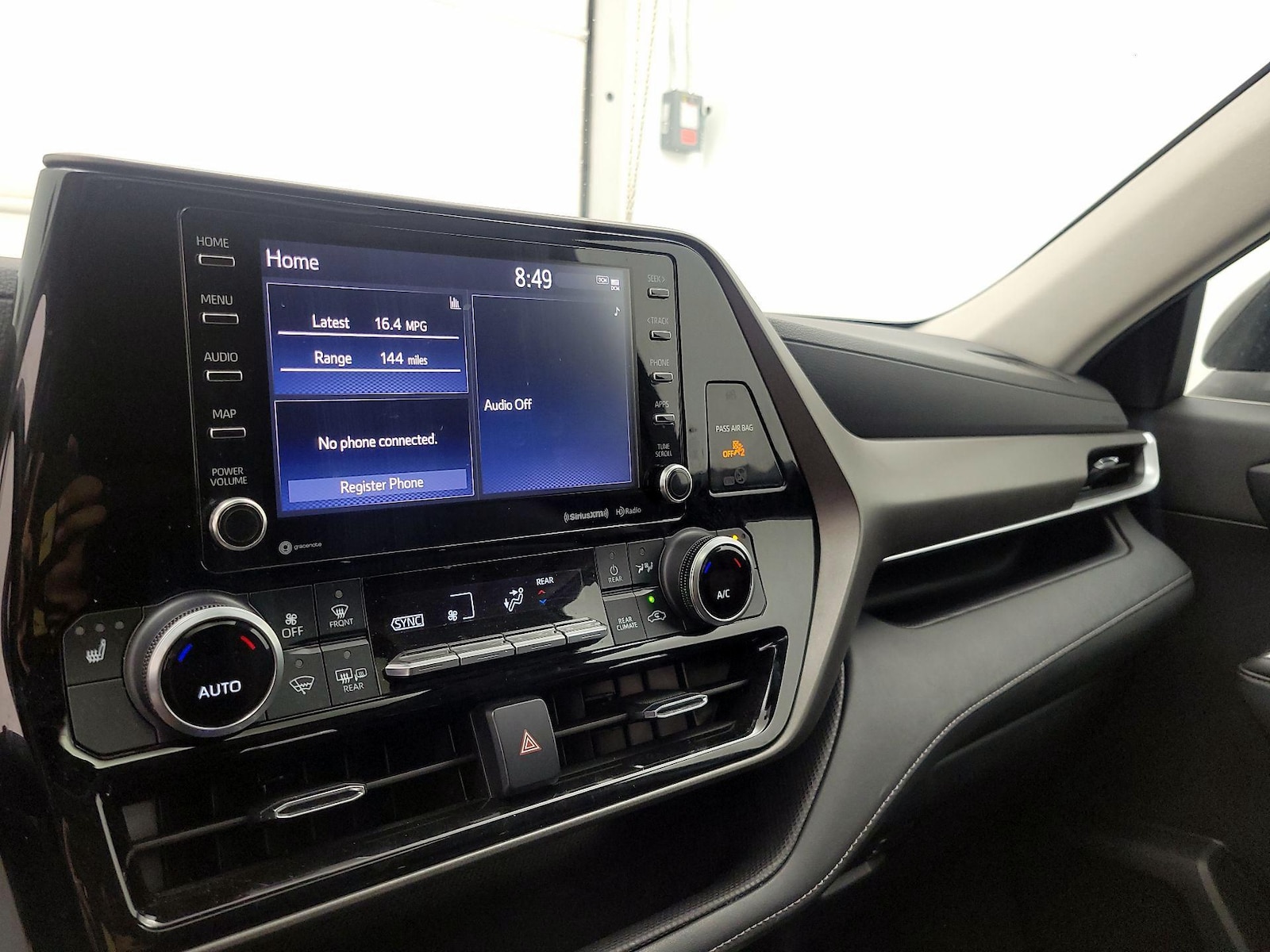 2022 Toyota Highlander XLE - Photo 17