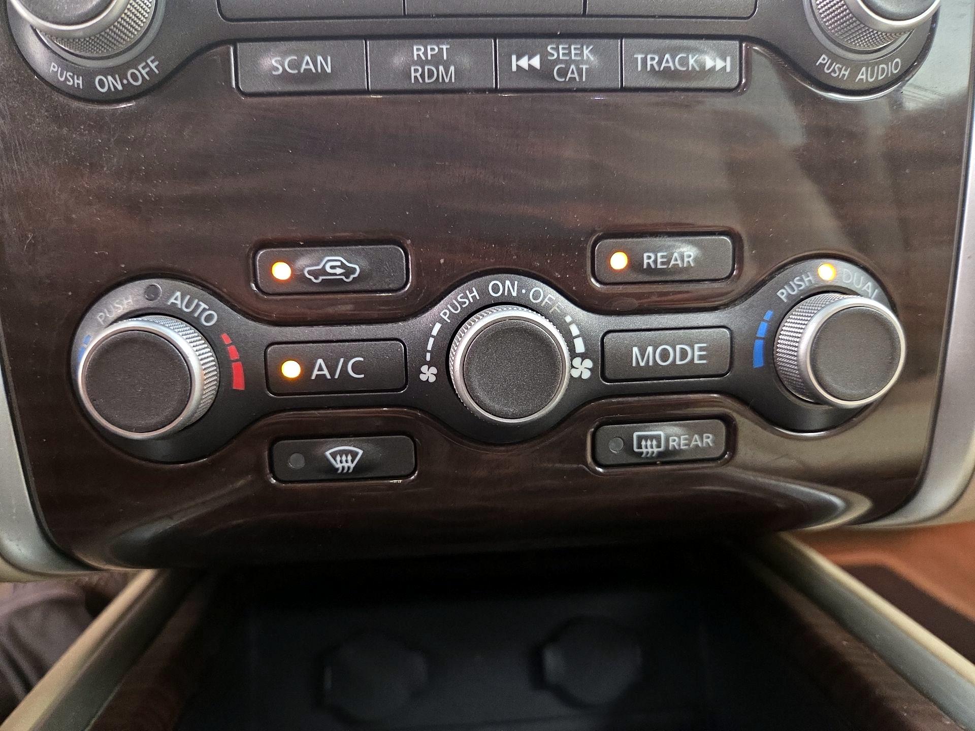 Thumbnail: 2015 Nissan Pathfinder - 16