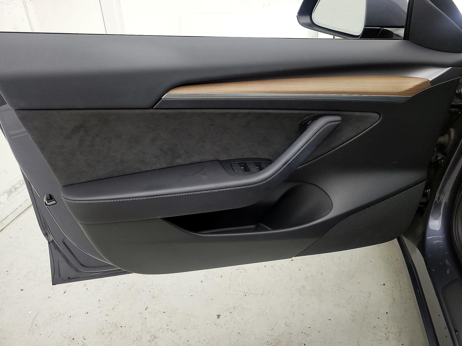Thumbnail: 2023 Tesla Model 3 - 12