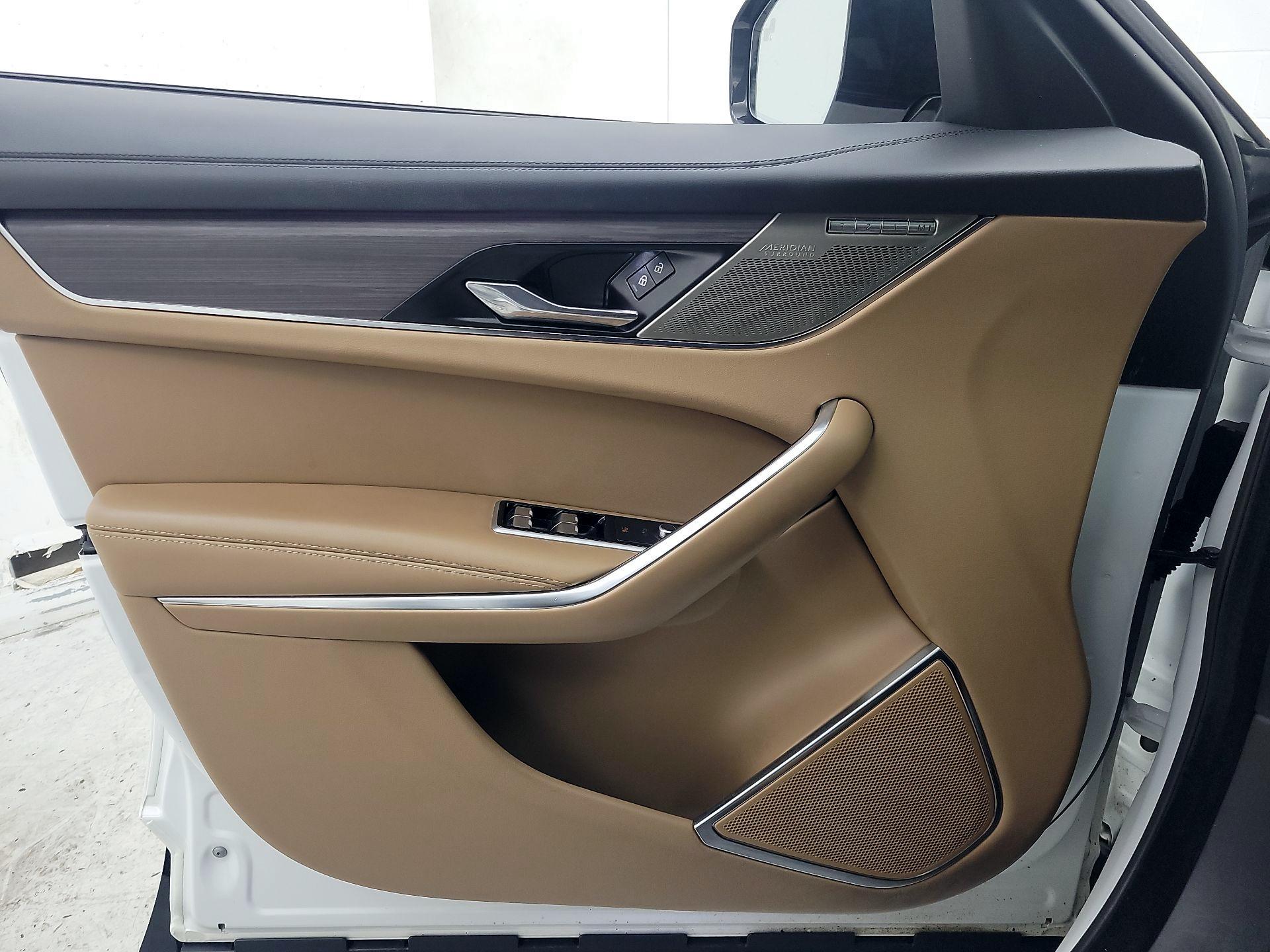Thumbnail: 2022 Jaguar F-Pace - 12