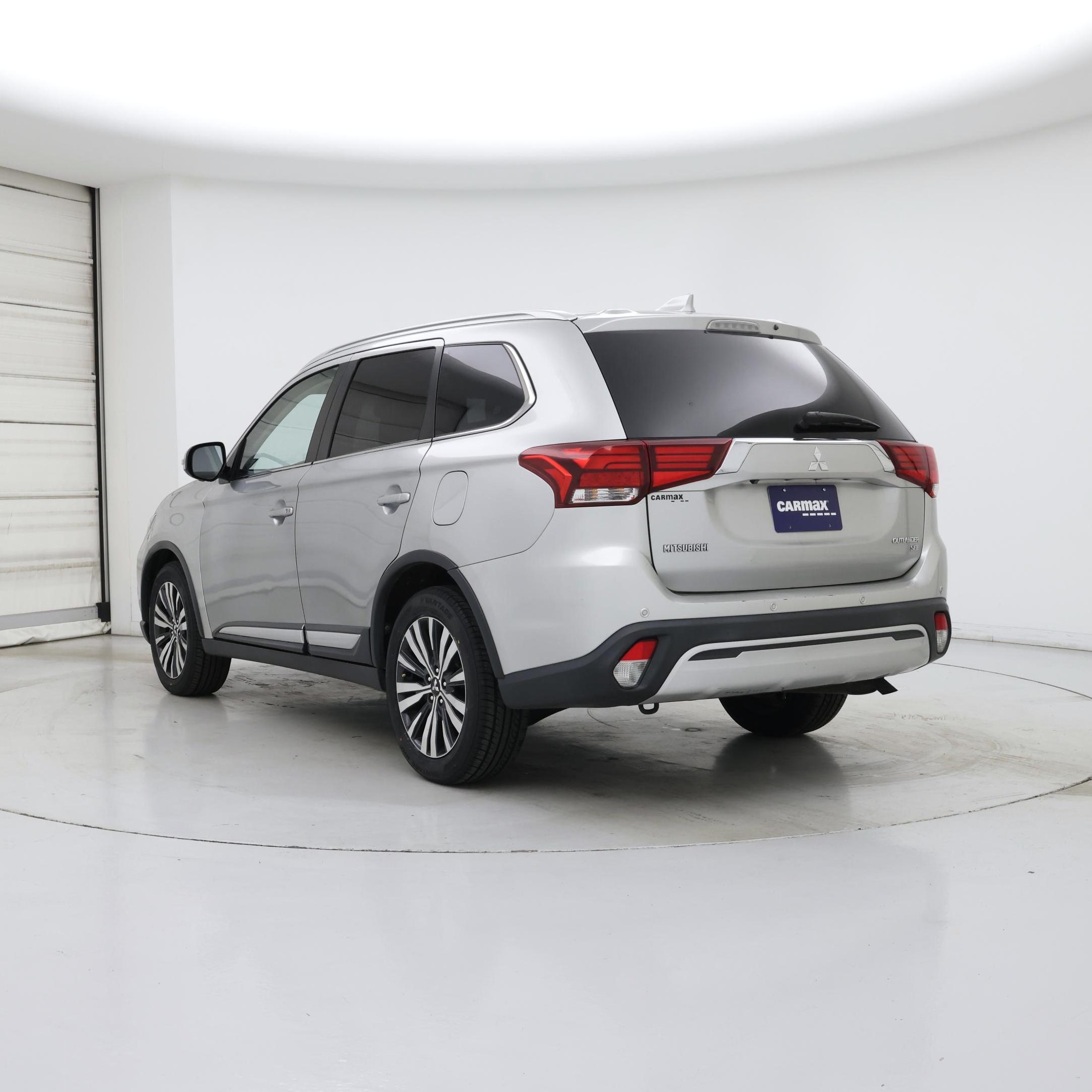 Thumbnail: 2019 Mitsubishi Outlander - 2