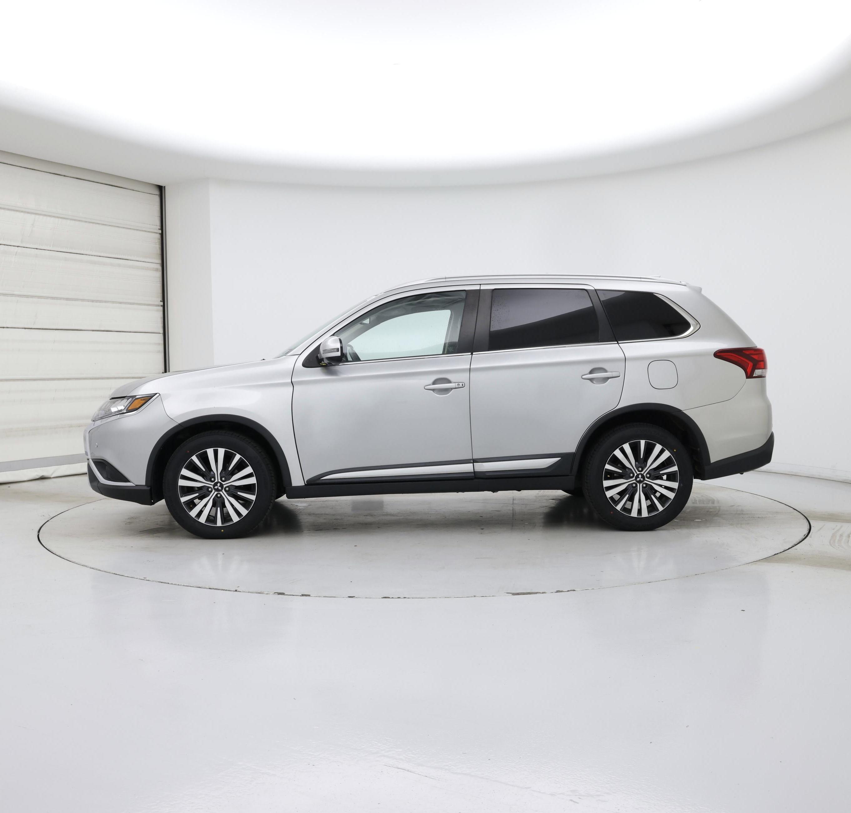 Thumbnail: 2019 Mitsubishi Outlander - 3
