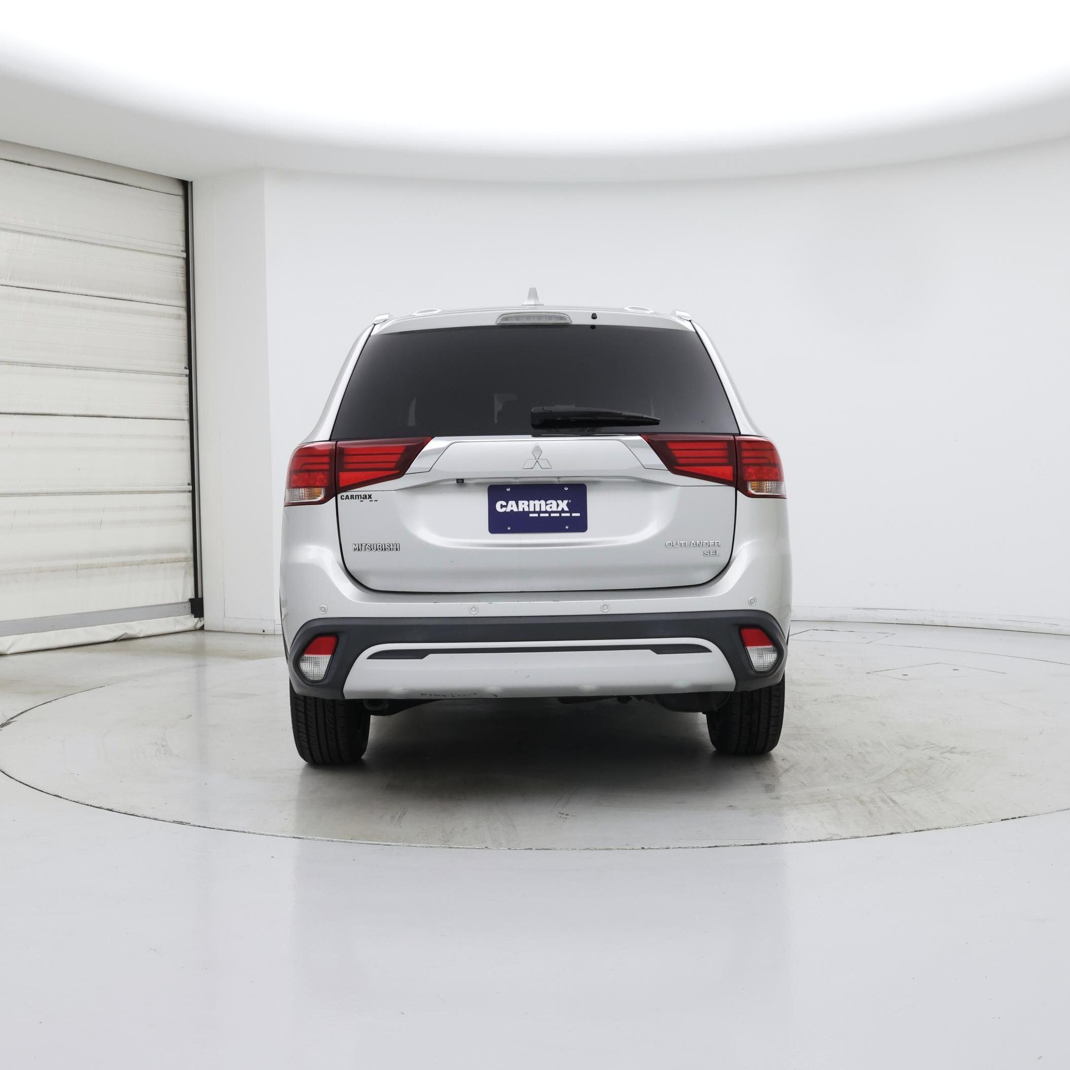 Thumbnail: 2019 Mitsubishi Outlander - 6