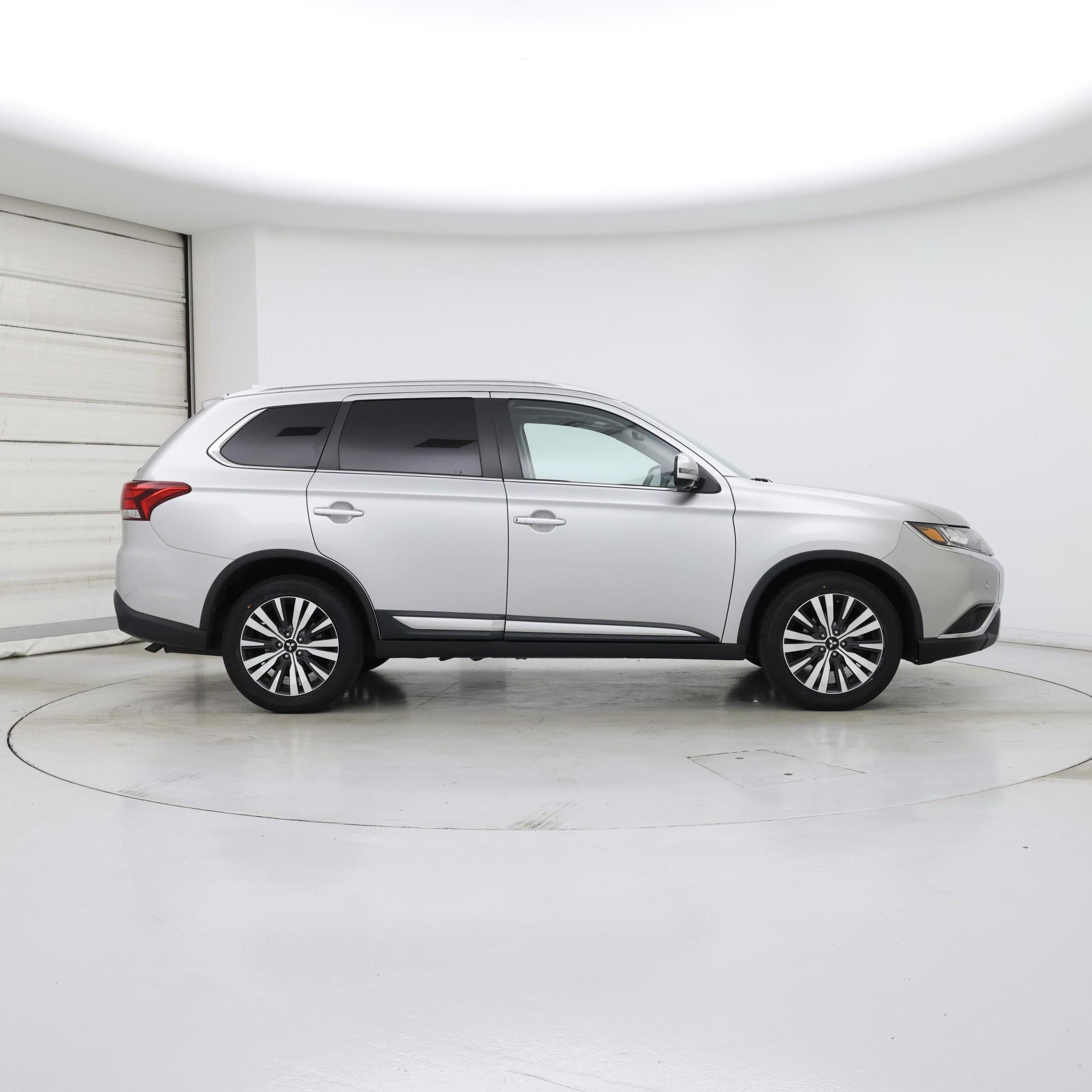 Thumbnail: 2019 Mitsubishi Outlander - 7