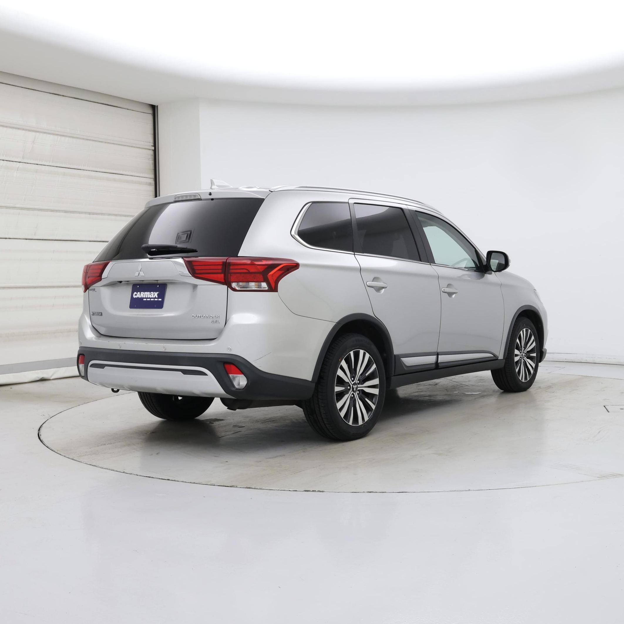 Thumbnail: 2019 Mitsubishi Outlander - 8