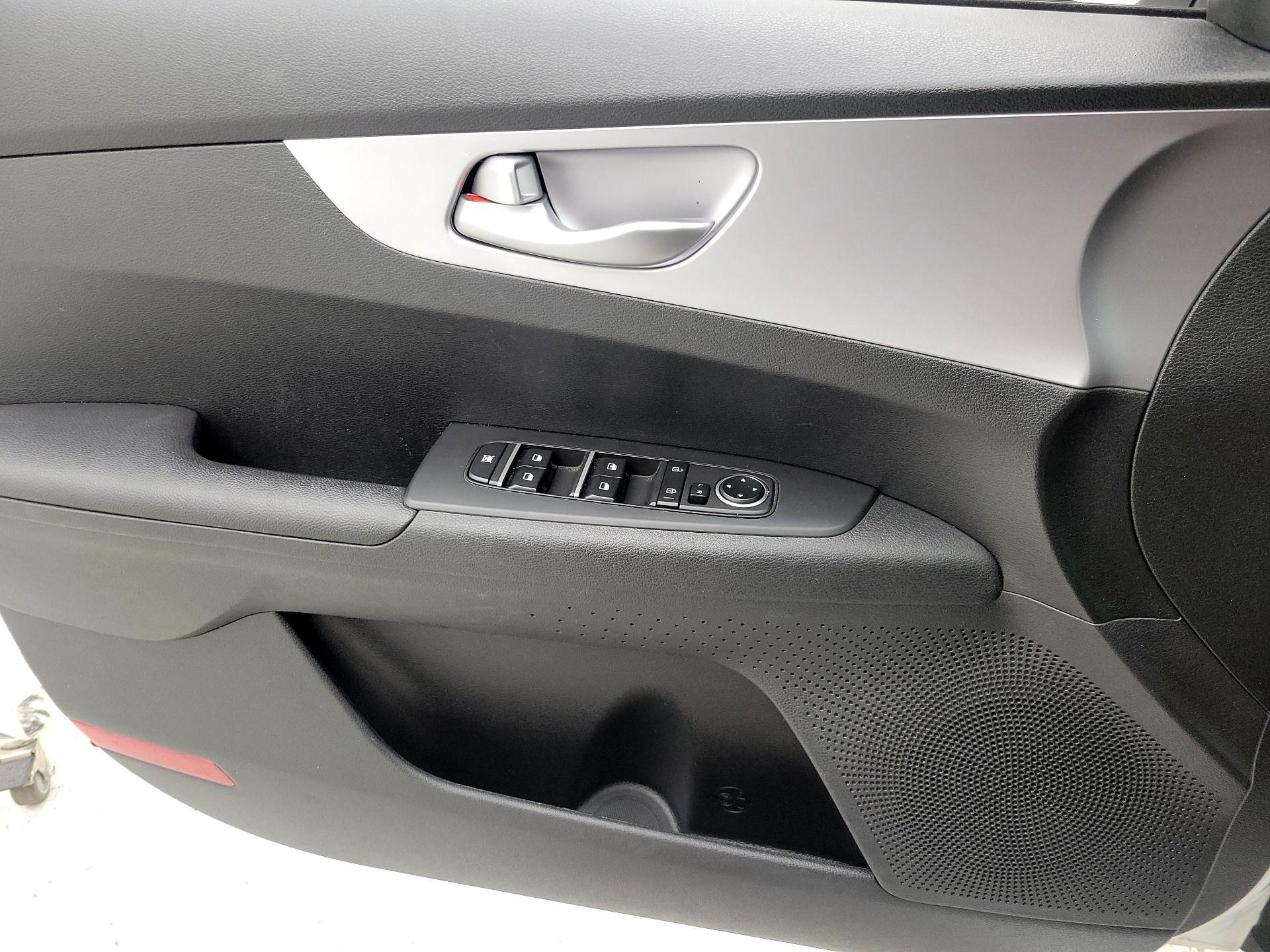 Thumbnail: 2022 Kia Forte - 13