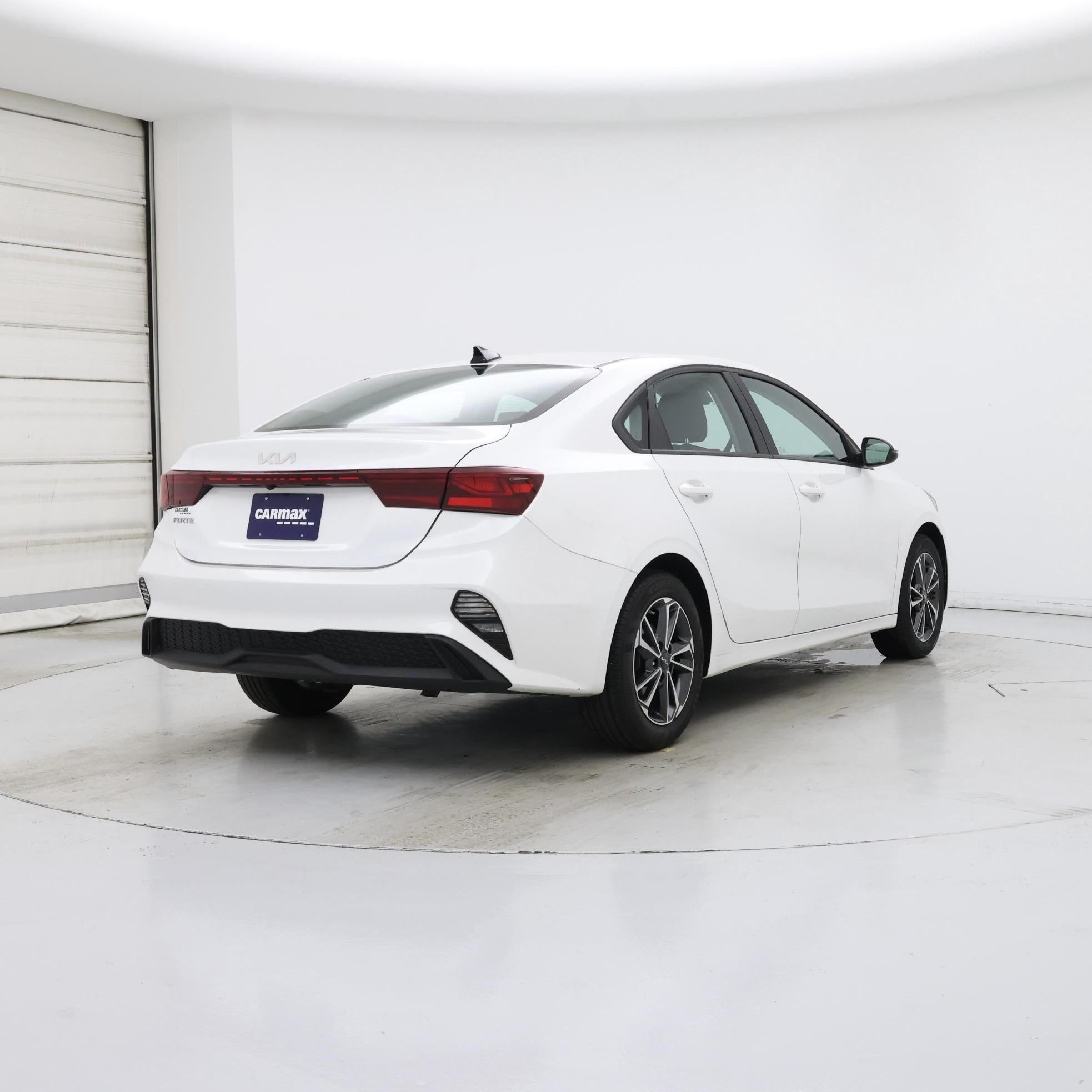 Thumbnail: 2022 Kia Forte - 8