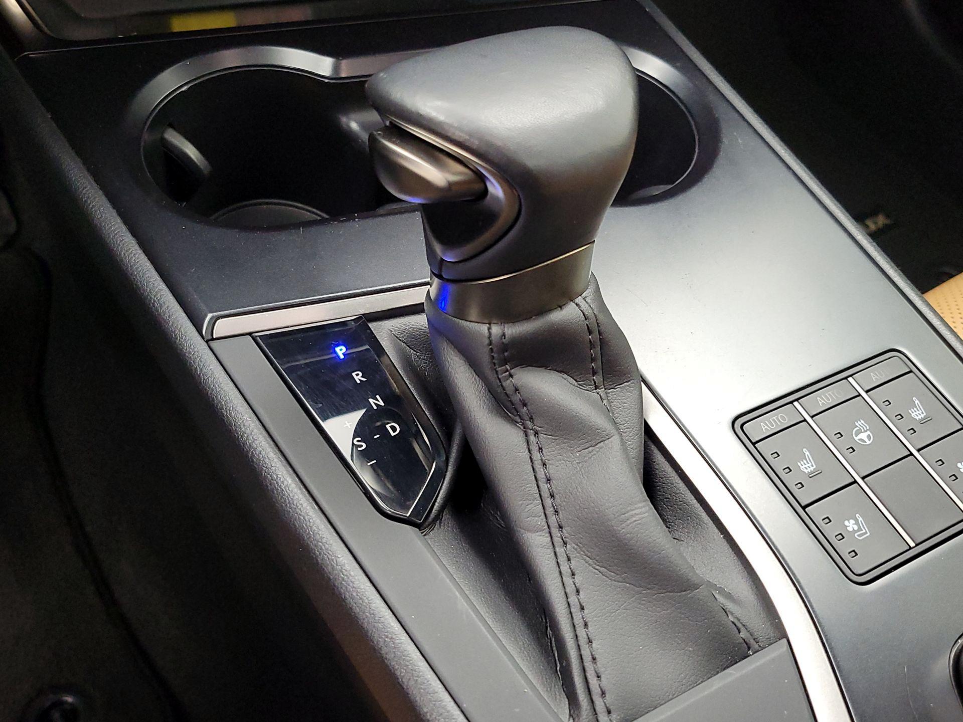 Thumbnail: 2023 Lexus UX - 17
