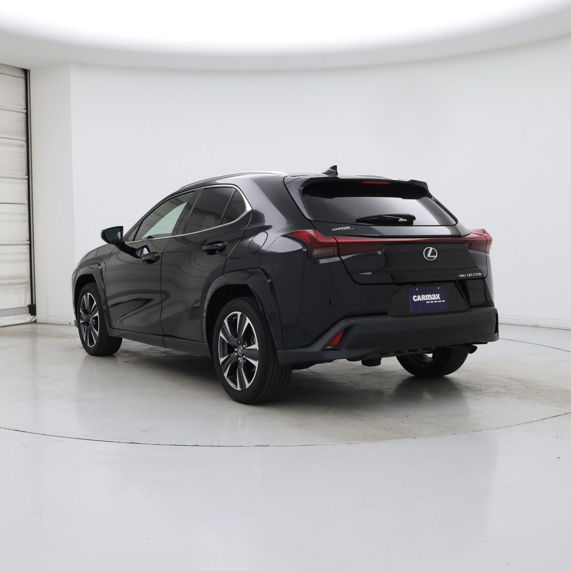 Thumbnail: 2023 Lexus UX - 2