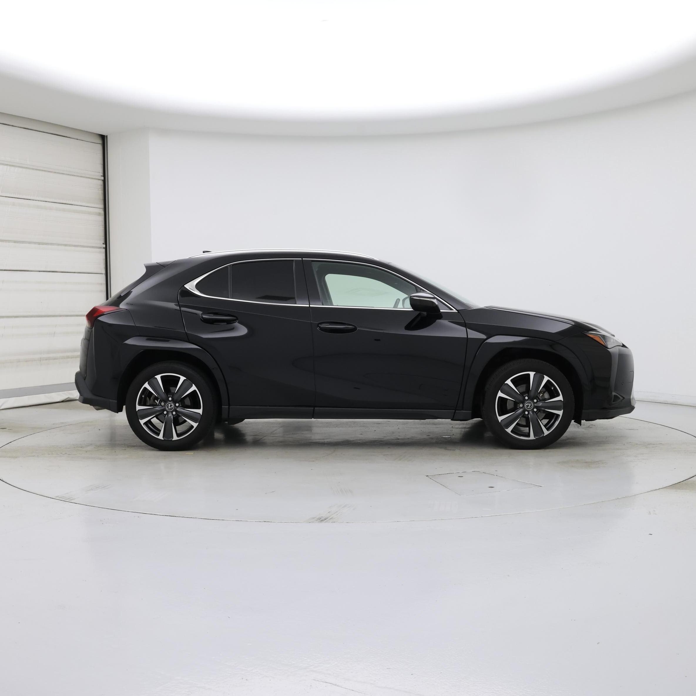 Thumbnail: 2023 Lexus UX - 7