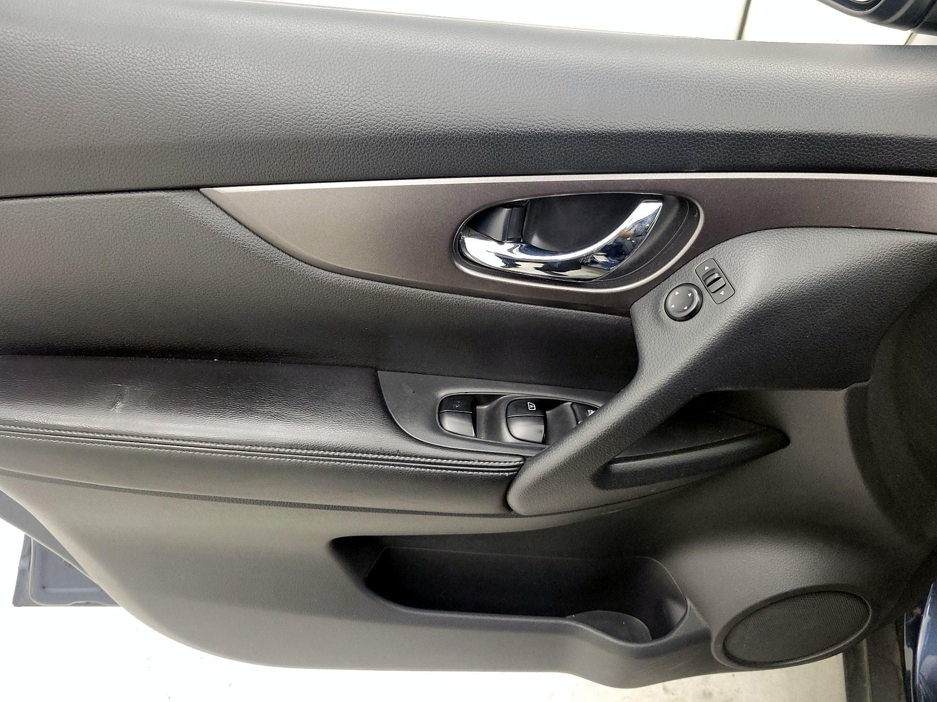 Thumbnail: 2016 Nissan Rogue - 12