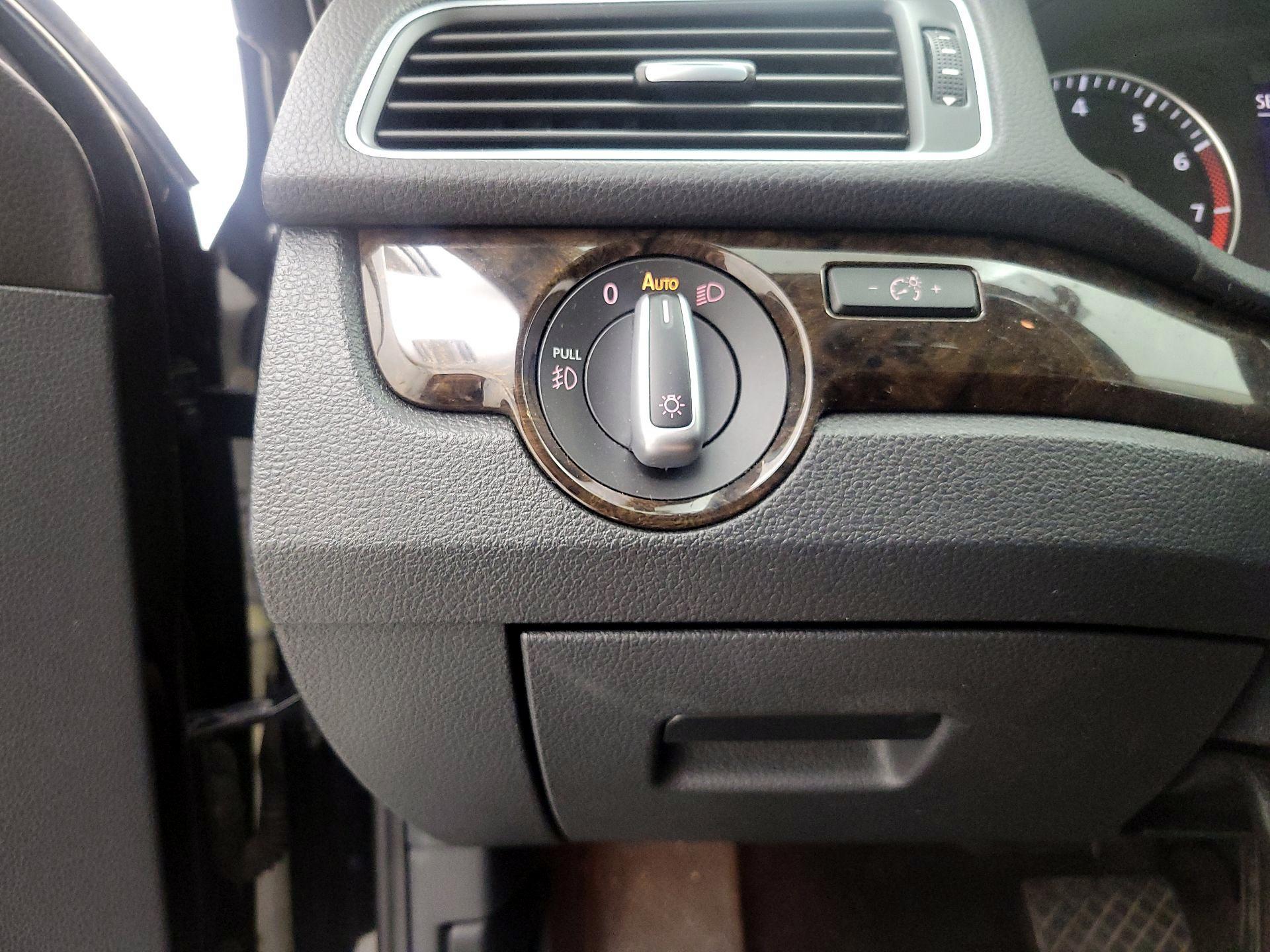 Thumbnail: 2015 Volkswagen Passat - 13