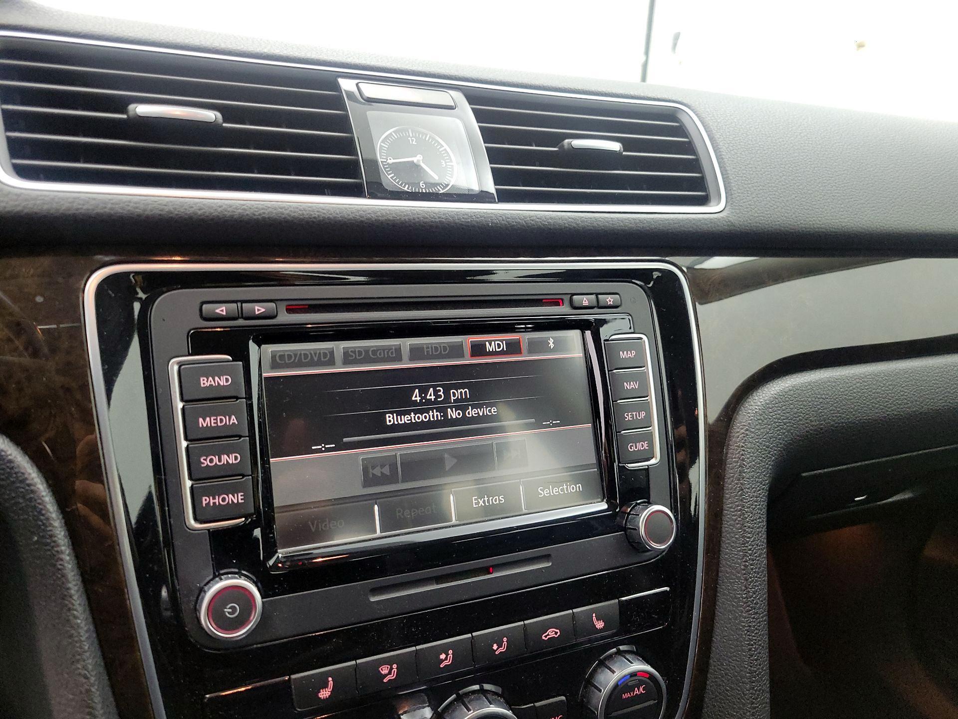 Thumbnail: 2015 Volkswagen Passat - 15