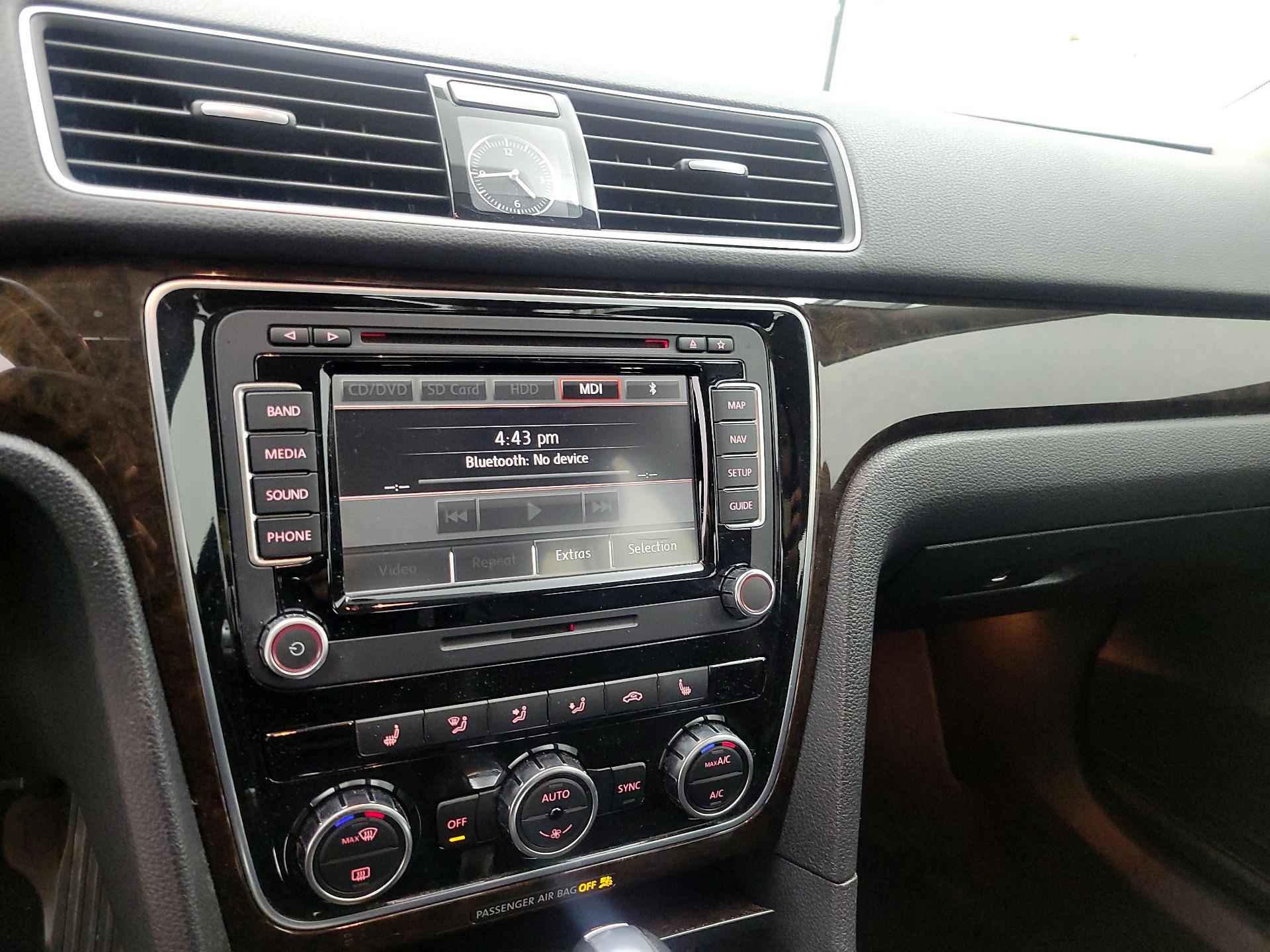 Thumbnail: 2015 Volkswagen Passat - 16