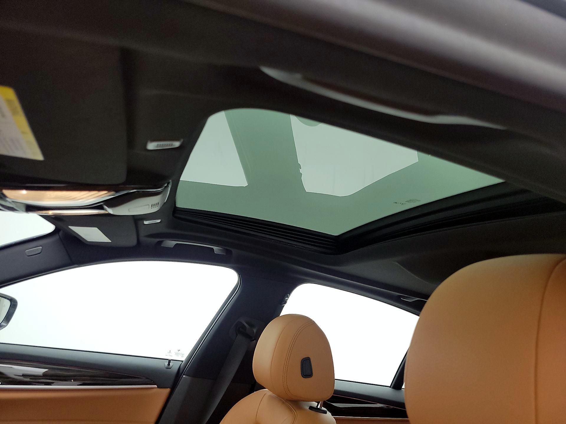 Thumbnail: 2016 BMW 3 Series - 17