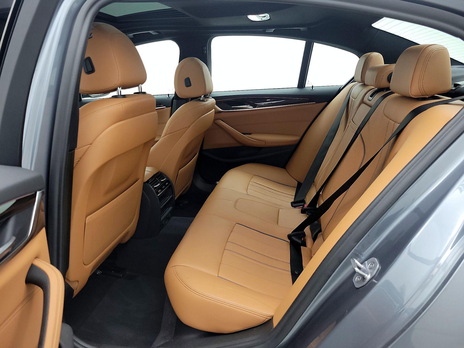 Thumbnail: 2016 BMW 3 Series - 18