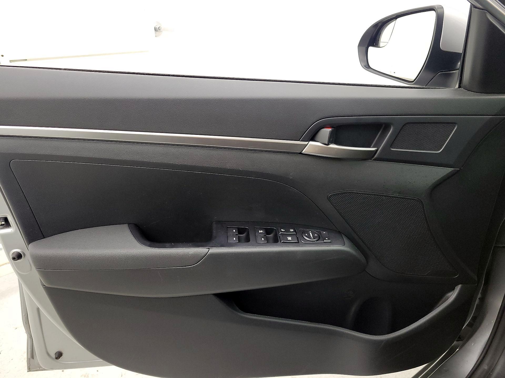 Thumbnail: 2020 Hyundai Elantra - 12