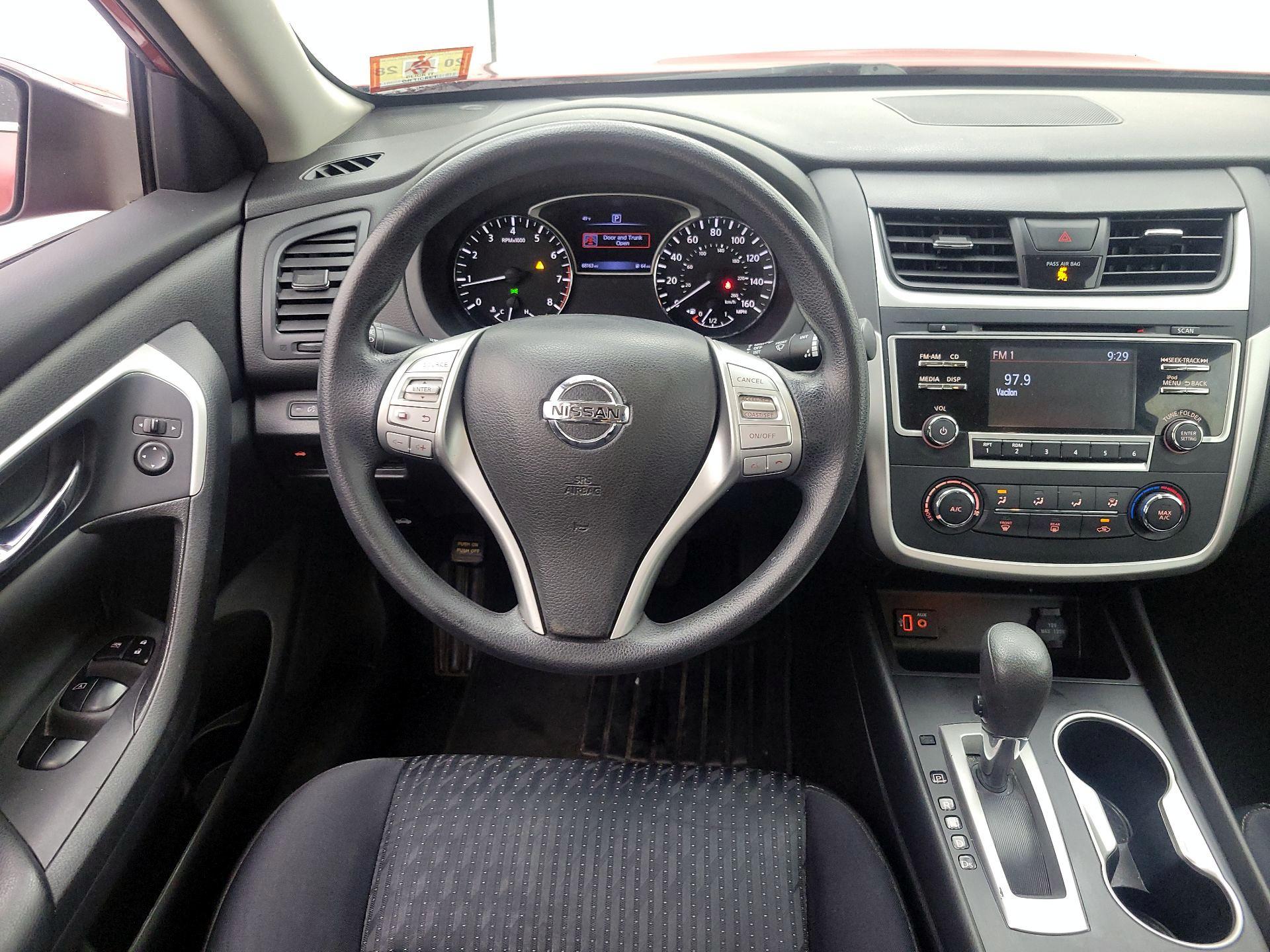 Thumbnail: 2017 Nissan Altima - 10