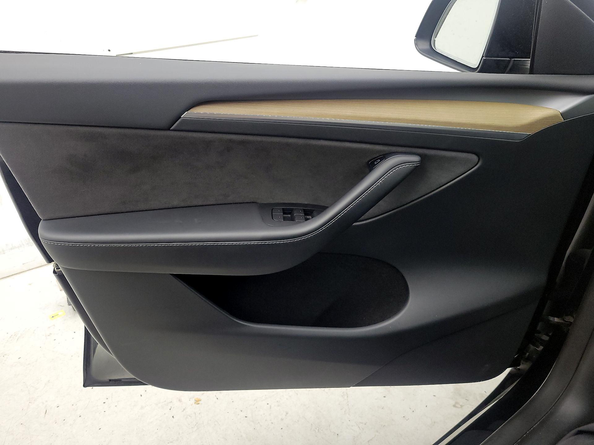Thumbnail: 2022 Tesla Model Y - 12