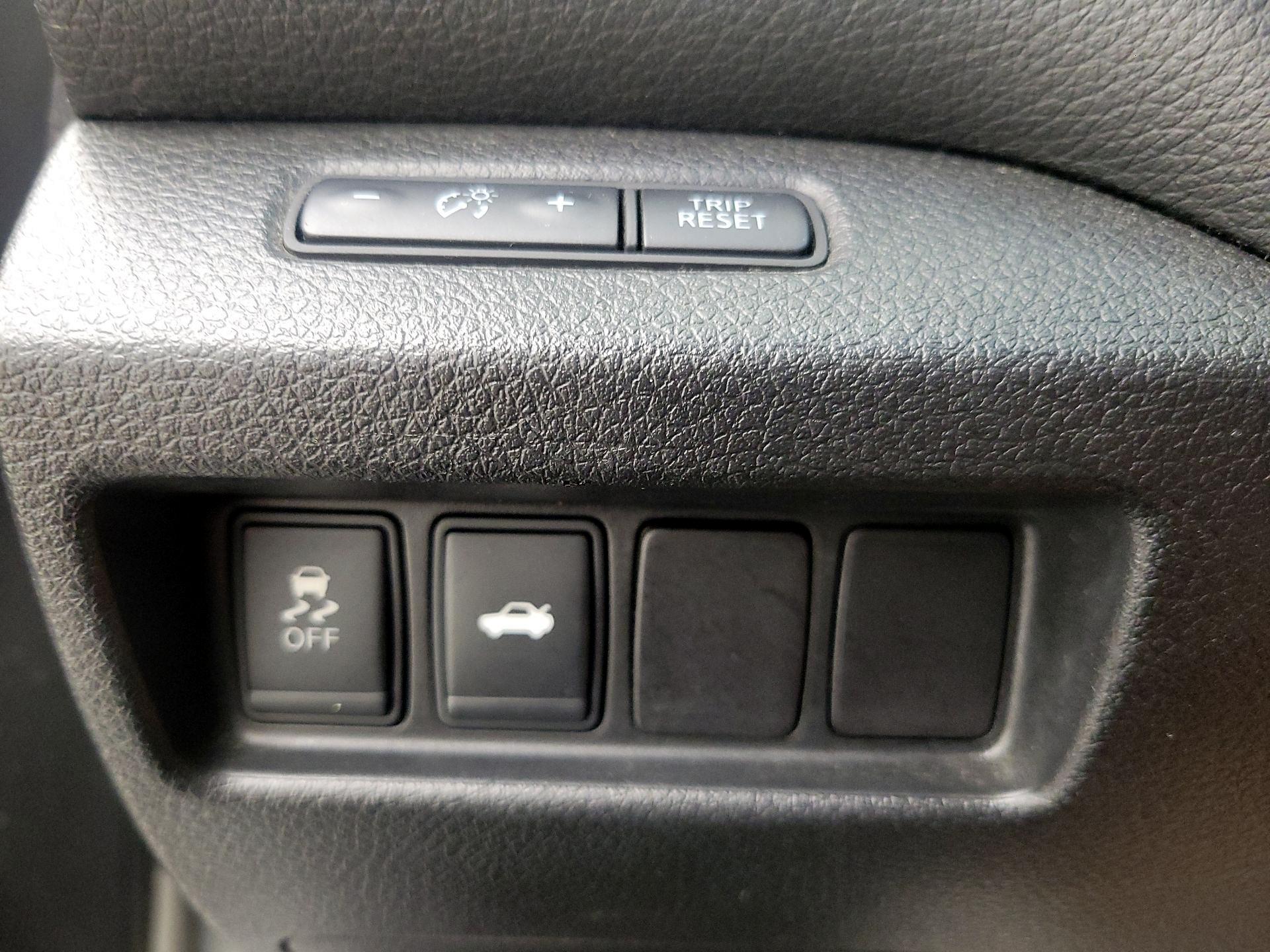 Thumbnail: 2014 Nissan Altima - 13