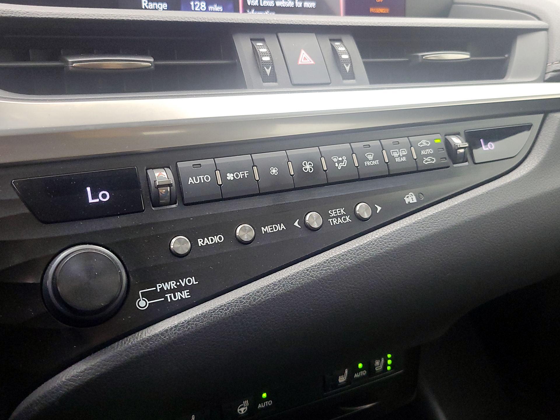 Thumbnail: 2020 Lexus ES - 15