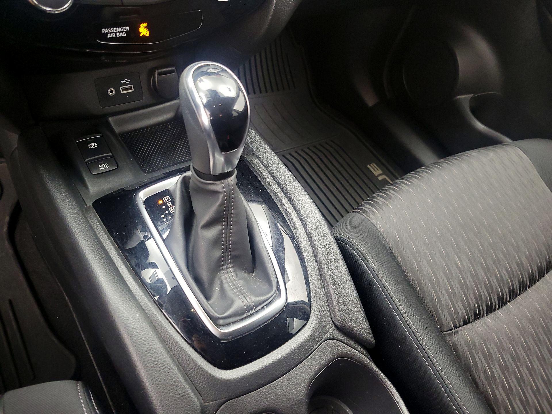 Thumbnail: 2019 Nissan Rogue - 17